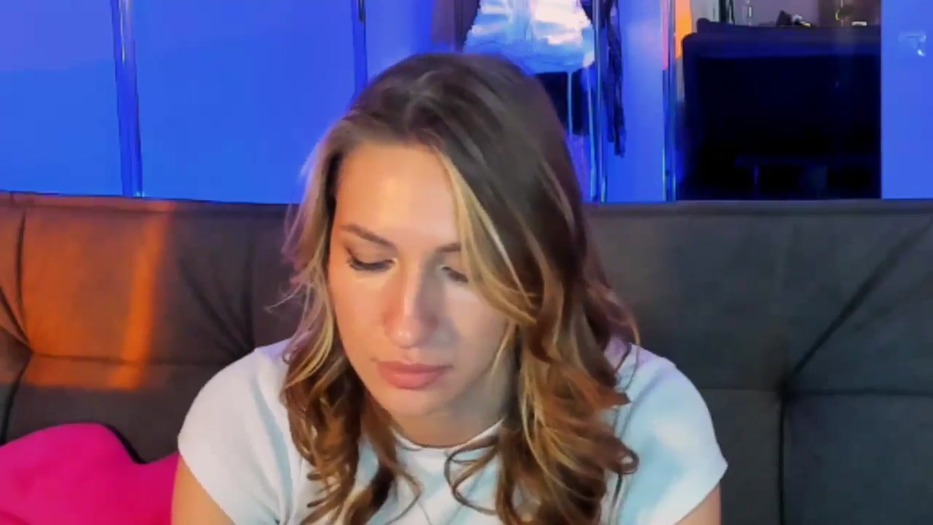 Gallery image thumbnail from LovelyGin's myfreecams stream on, 11/18/2025, 19:11 image 10 of 20