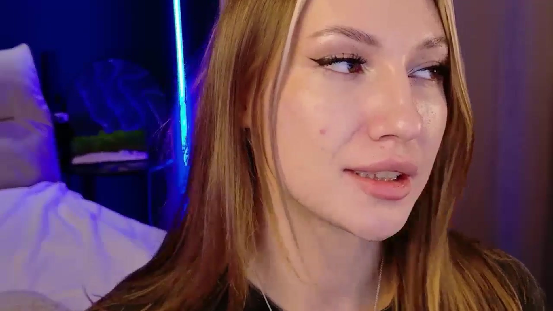 Gallery image thumbnail from LovelyGin's myfreecams stream on, 11/19/2025, 20:09 image 6 of 20