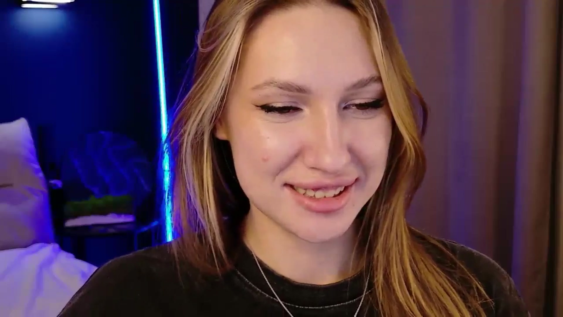 Gallery image thumbnail from LovelyGin's myfreecams stream on, 11/19/2025, 20:09 image 20 of 20