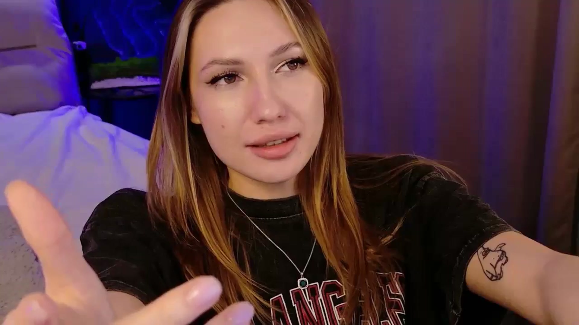 Gallery image thumbnail from LovelyGin's myfreecams stream on, 11/19/2025, 20:09 image 18 of 20