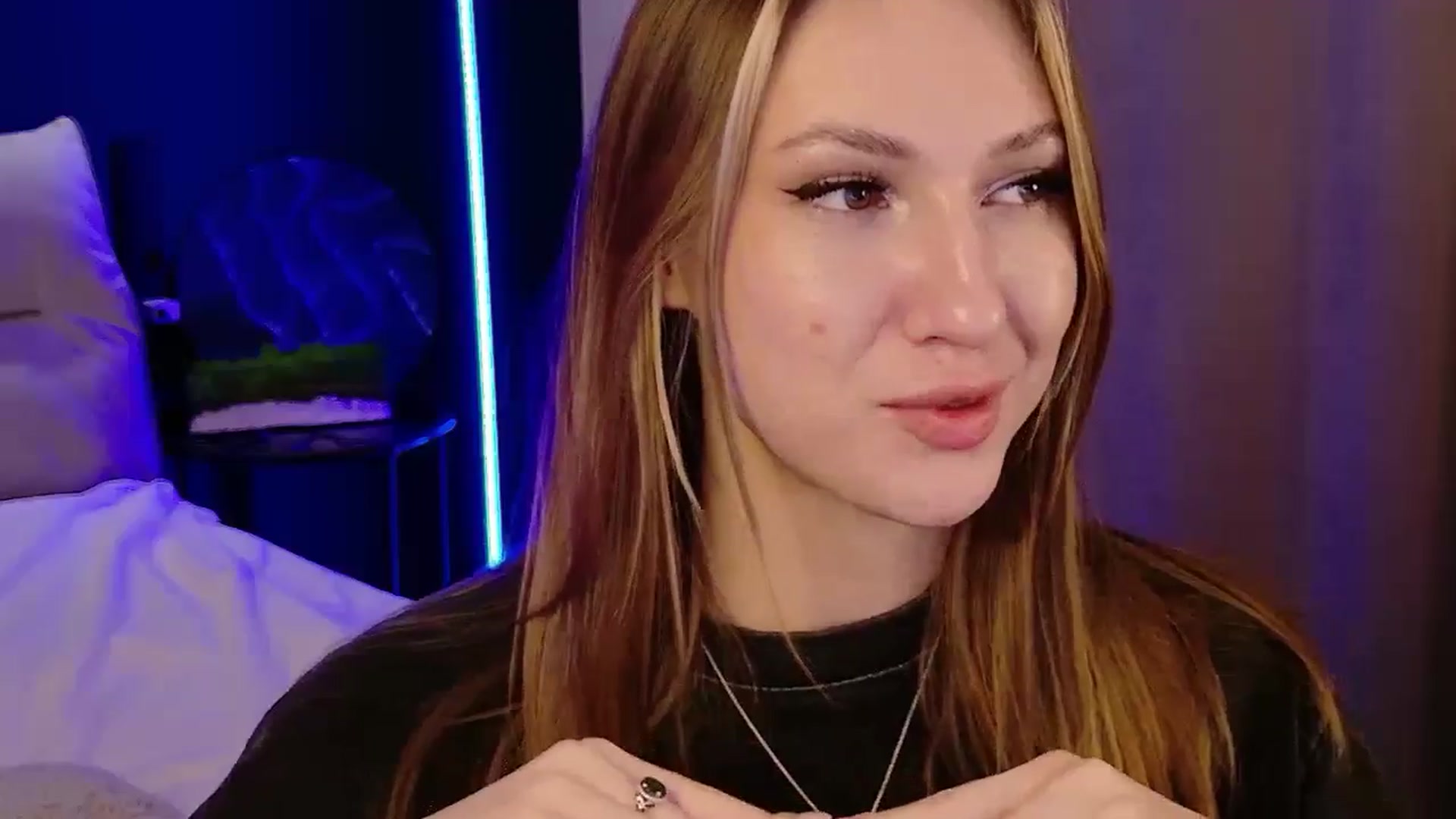 Gallery image thumbnail from LovelyGin's myfreecams stream on, 11/19/2025, 20:09 image 7 of 20