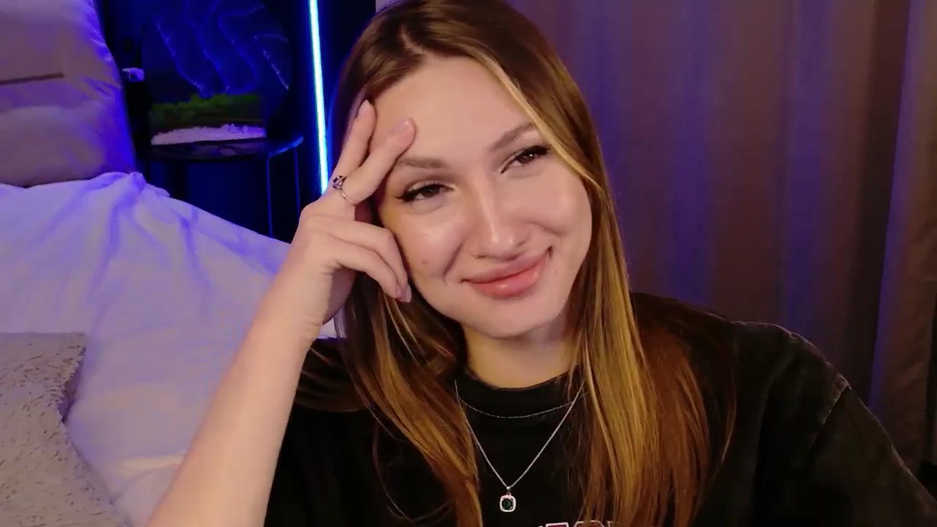 Gallery image thumbnail from LovelyGin's myfreecams stream on, 11/19/2025, 20:09 image 15 of 20