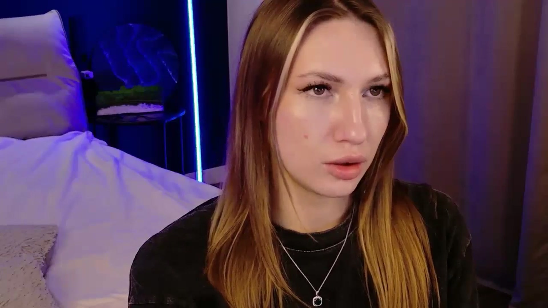 Gallery image thumbnail from LovelyGin's myfreecams stream on, 11/19/2025, 20:09 image 13 of 20