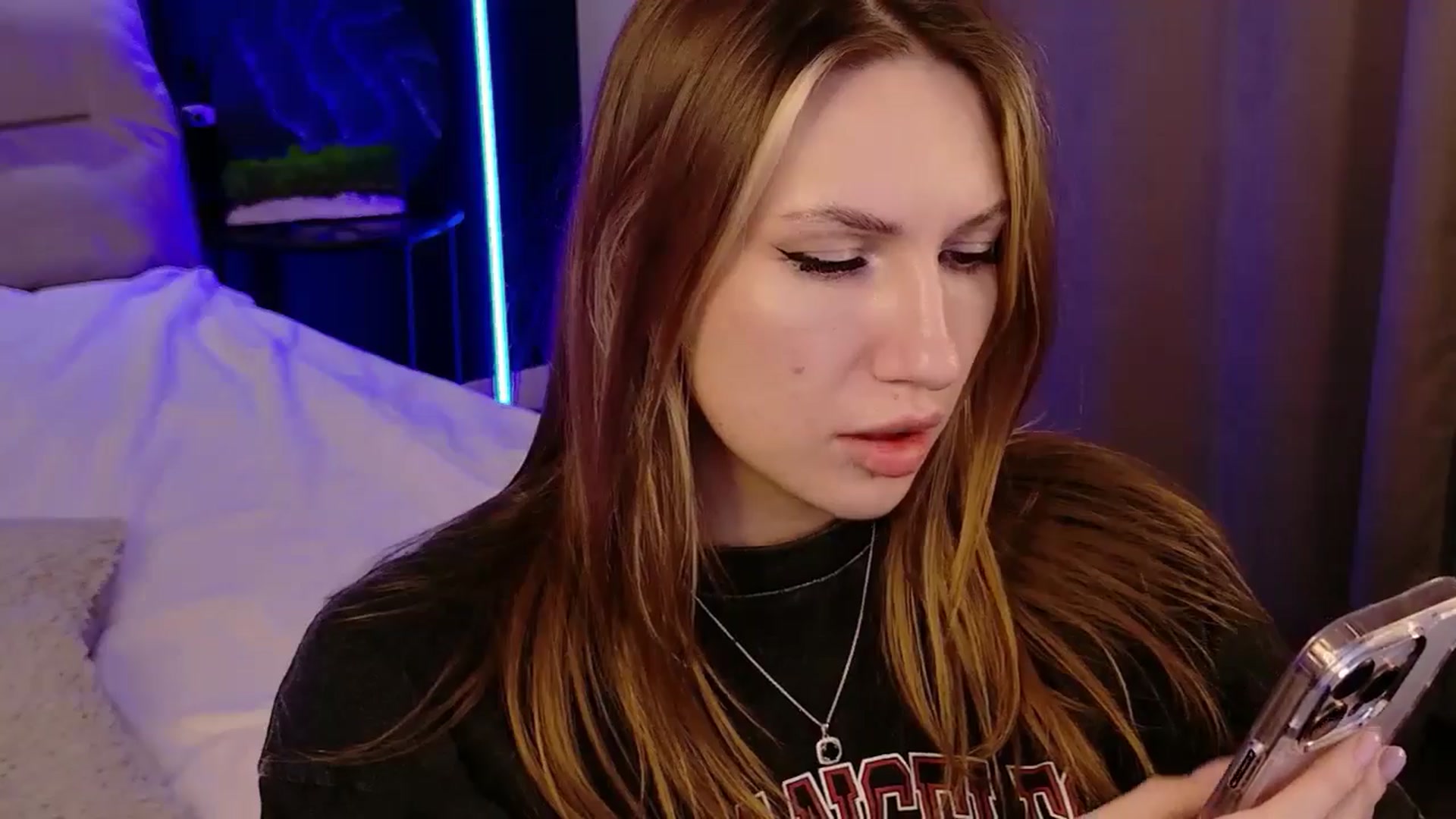 Gallery image thumbnail from LovelyGin's myfreecams stream on, 11/19/2025, 20:09 image 17 of 20