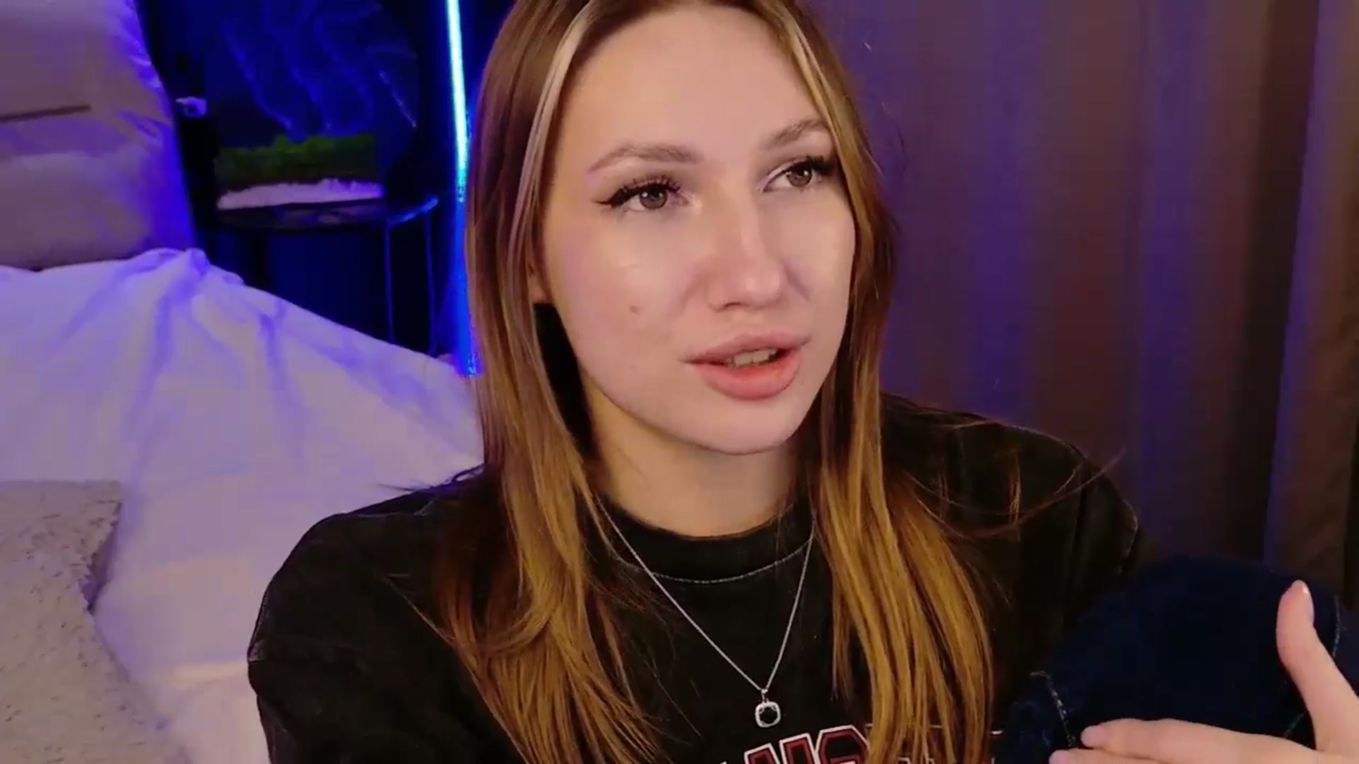 Gallery image thumbnail from LovelyGin's myfreecams stream on, 11/19/2025, 20:09 image 19 of 20
