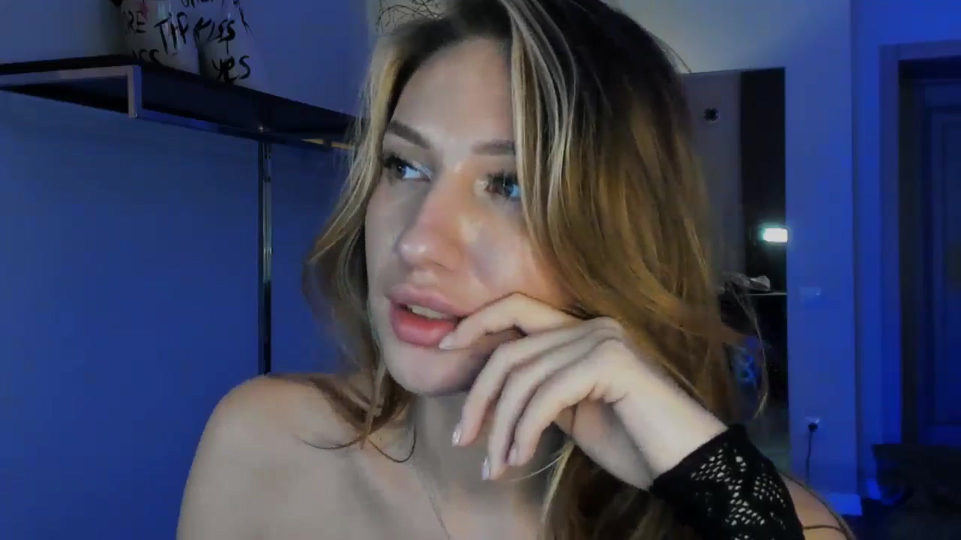 Gallery image thumbnail from LovelyGin's myfreecams stream on, 11/20/2025, 20:05 image 9 of 20