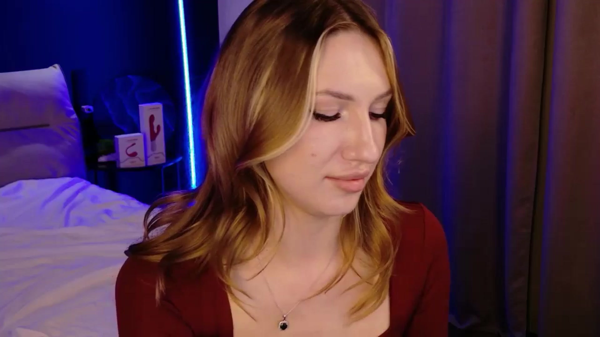 Gallery image thumbnail from LovelyGin's myfreecams stream on, 11/21/2025, 16:16 image 14 of 20