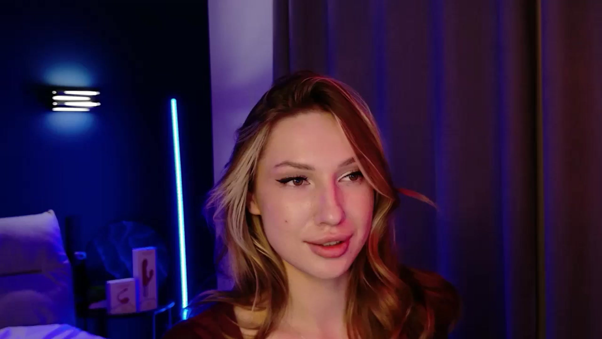 Gallery image thumbnail from LovelyGin's myfreecams stream on, 11/21/2025, 16:16 image 18 of 20