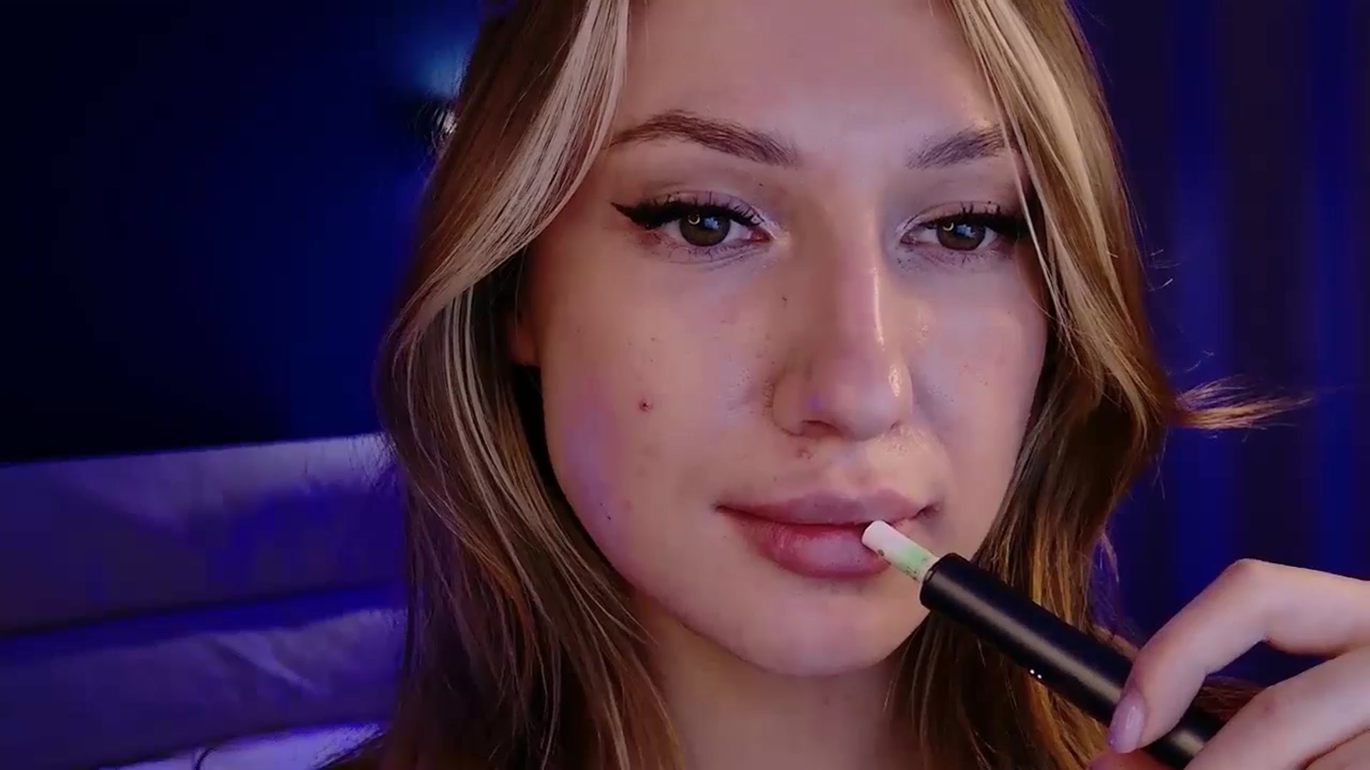 Gallery image thumbnail from LovelyGin's myfreecams stream on, 11/21/2025, 20:11 image 16 of 20