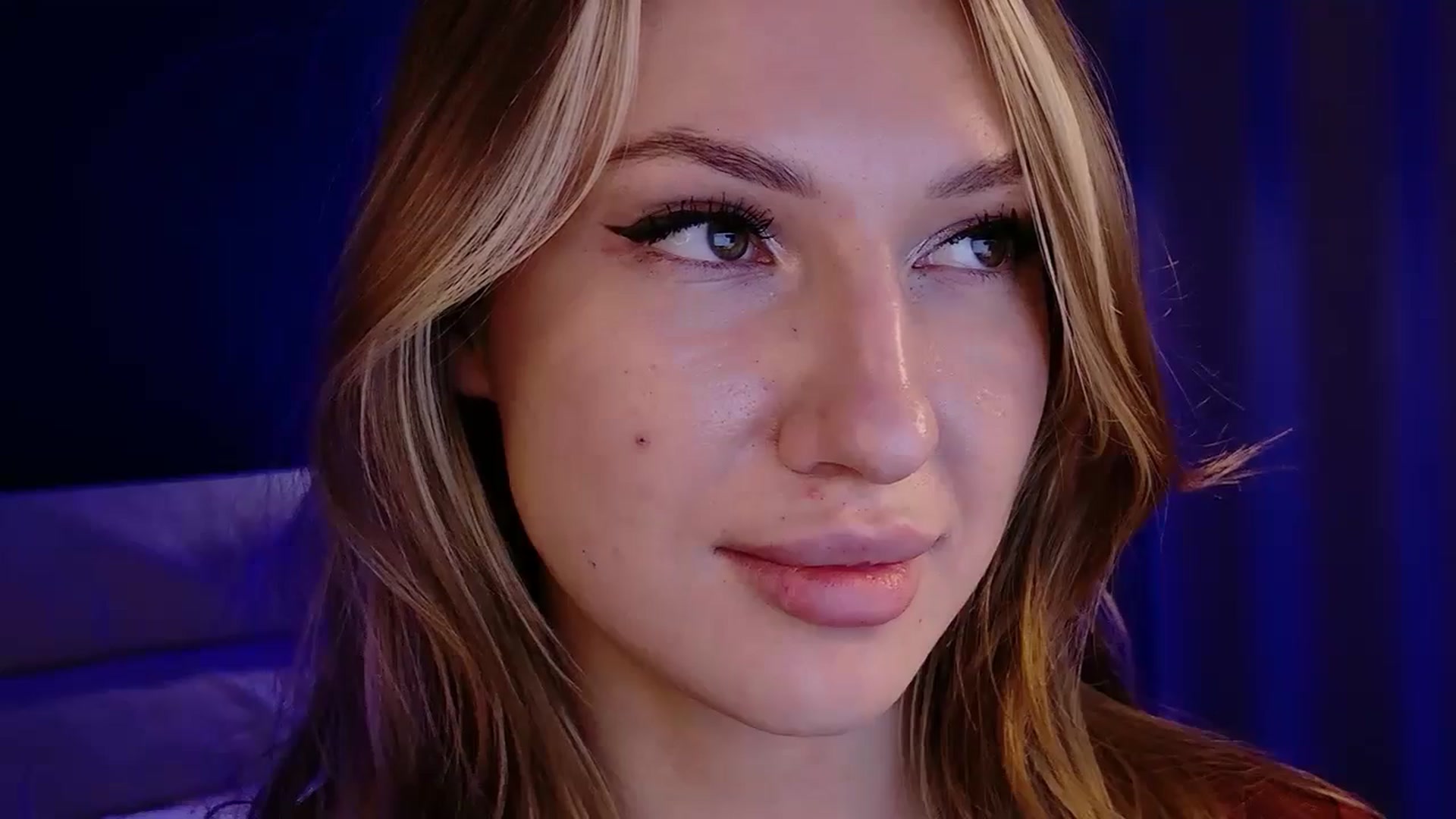 Gallery image thumbnail from LovelyGin's myfreecams stream on, 11/21/2025, 20:11 image 15 of 20