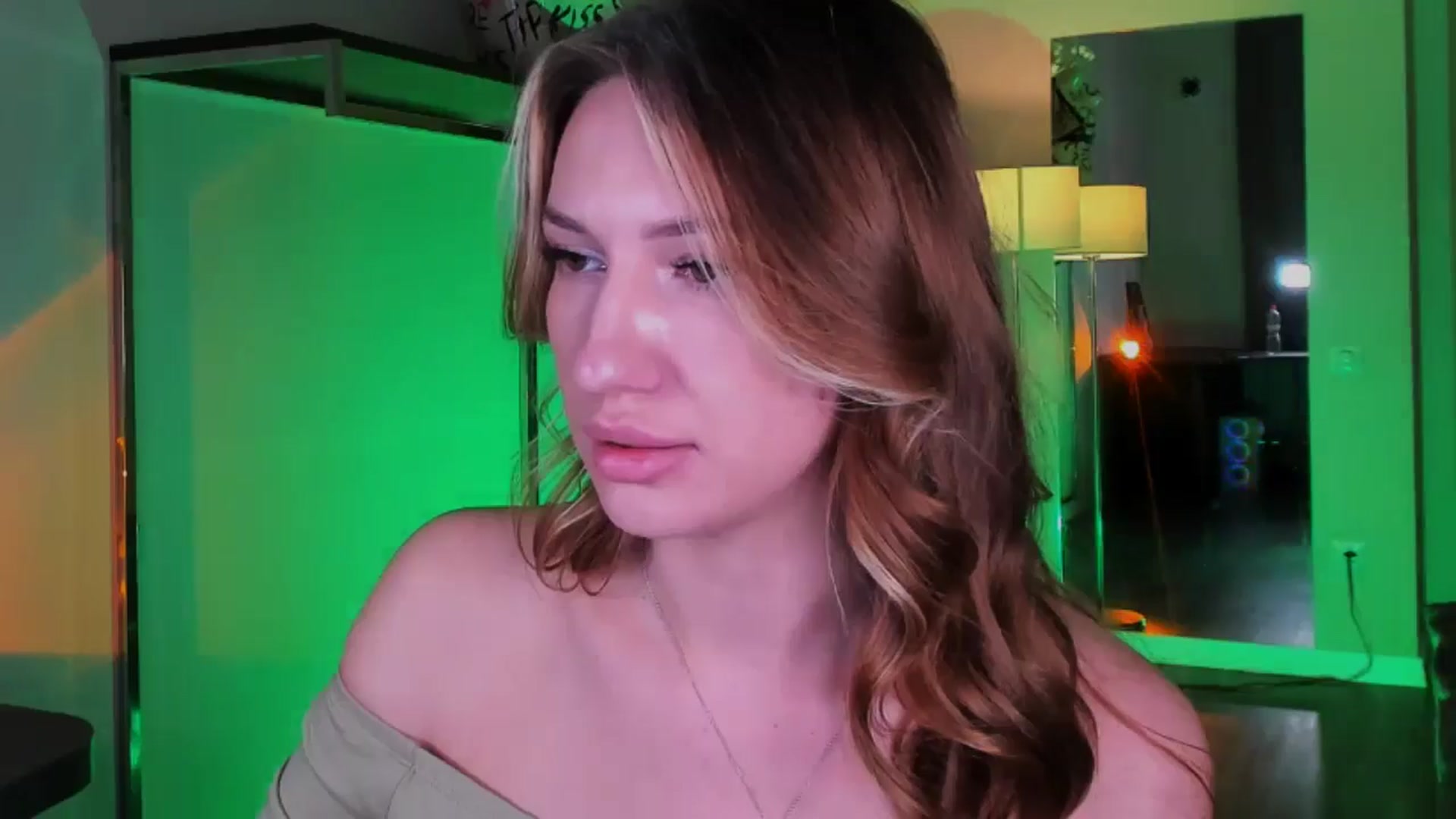 Gallery image thumbnail from LovelyGin's myfreecams stream on, 11/24/2025, 16:01 image 12 of 20
