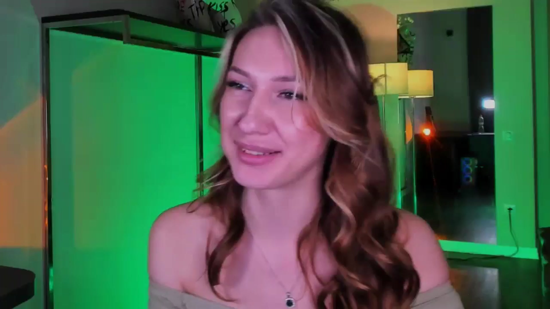 Gallery image thumbnail from LovelyGin's myfreecams stream on, 11/24/2025, 16:01 image 15 of 20
