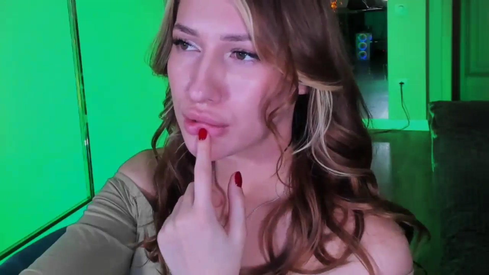 Gallery image thumbnail from LovelyGin's myfreecams stream on, 11/24/2025, 17:21 image 4 of 20
