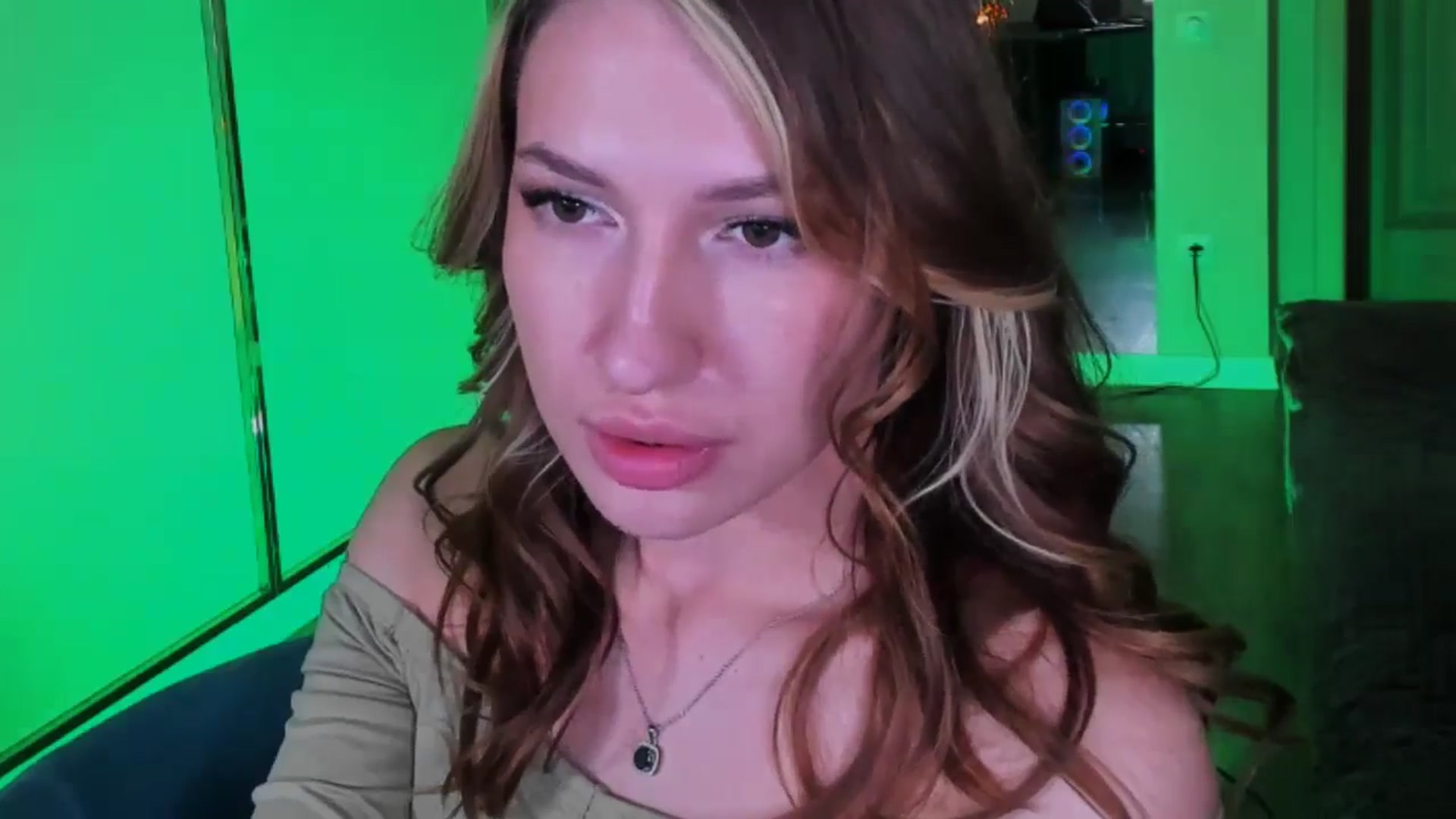 Gallery image thumbnail from LovelyGin's myfreecams stream on, 11/24/2025, 17:21 image 5 of 20