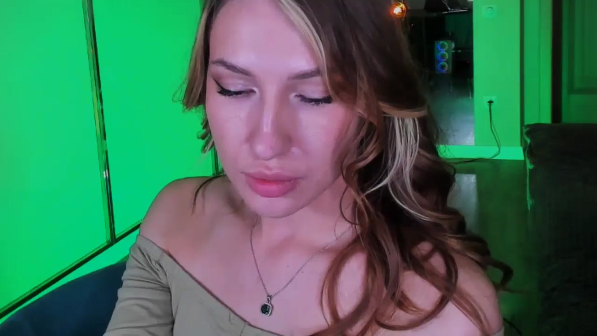 Gallery image thumbnail from LovelyGin's myfreecams stream on, 11/24/2025, 17:21 image 6 of 20