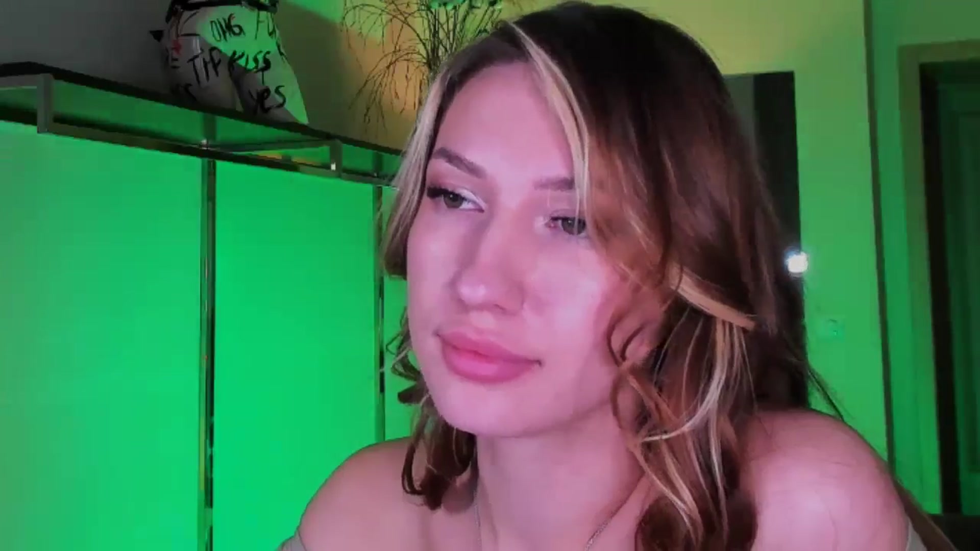 Gallery image thumbnail from LovelyGin's myfreecams stream on, 11/24/2025, 17:21 image 13 of 20
