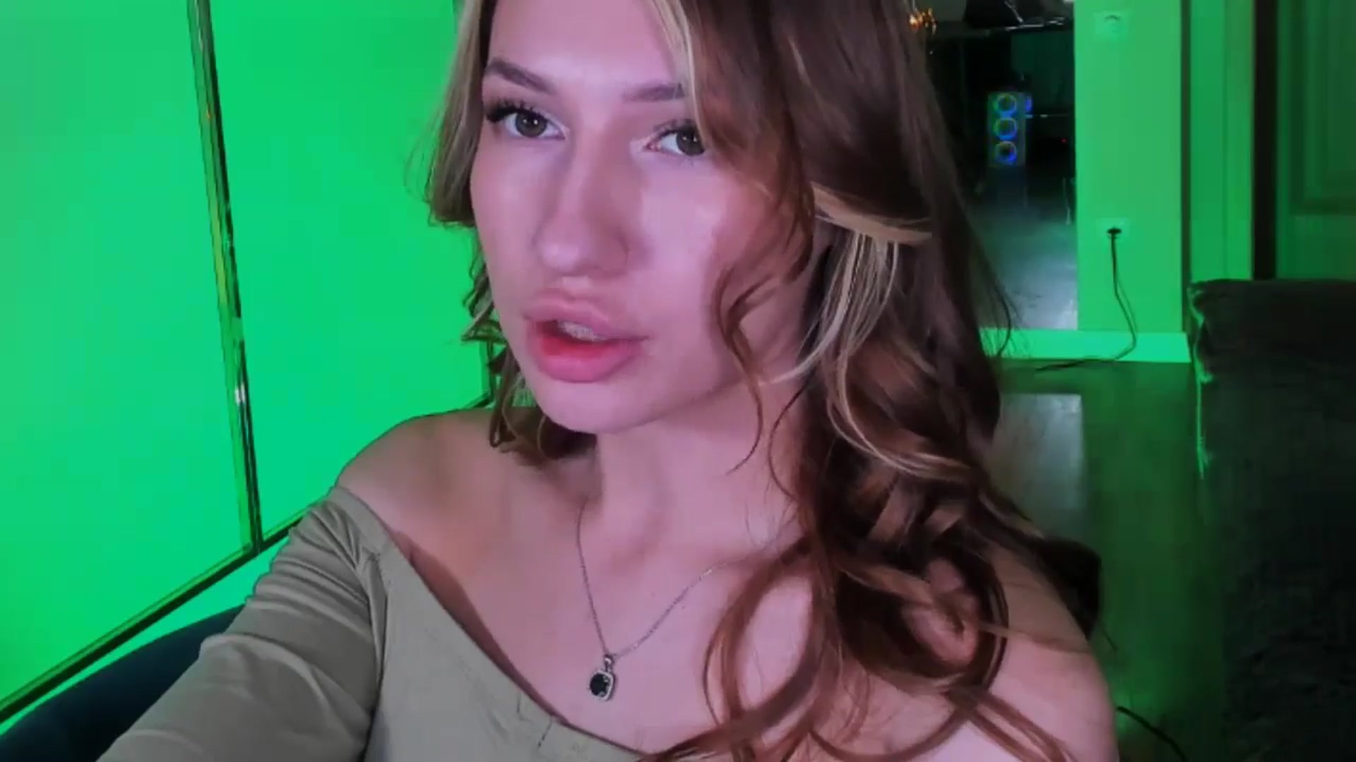 Gallery image thumbnail from LovelyGin's myfreecams stream on, 11/24/2025, 17:21 image 8 of 20
