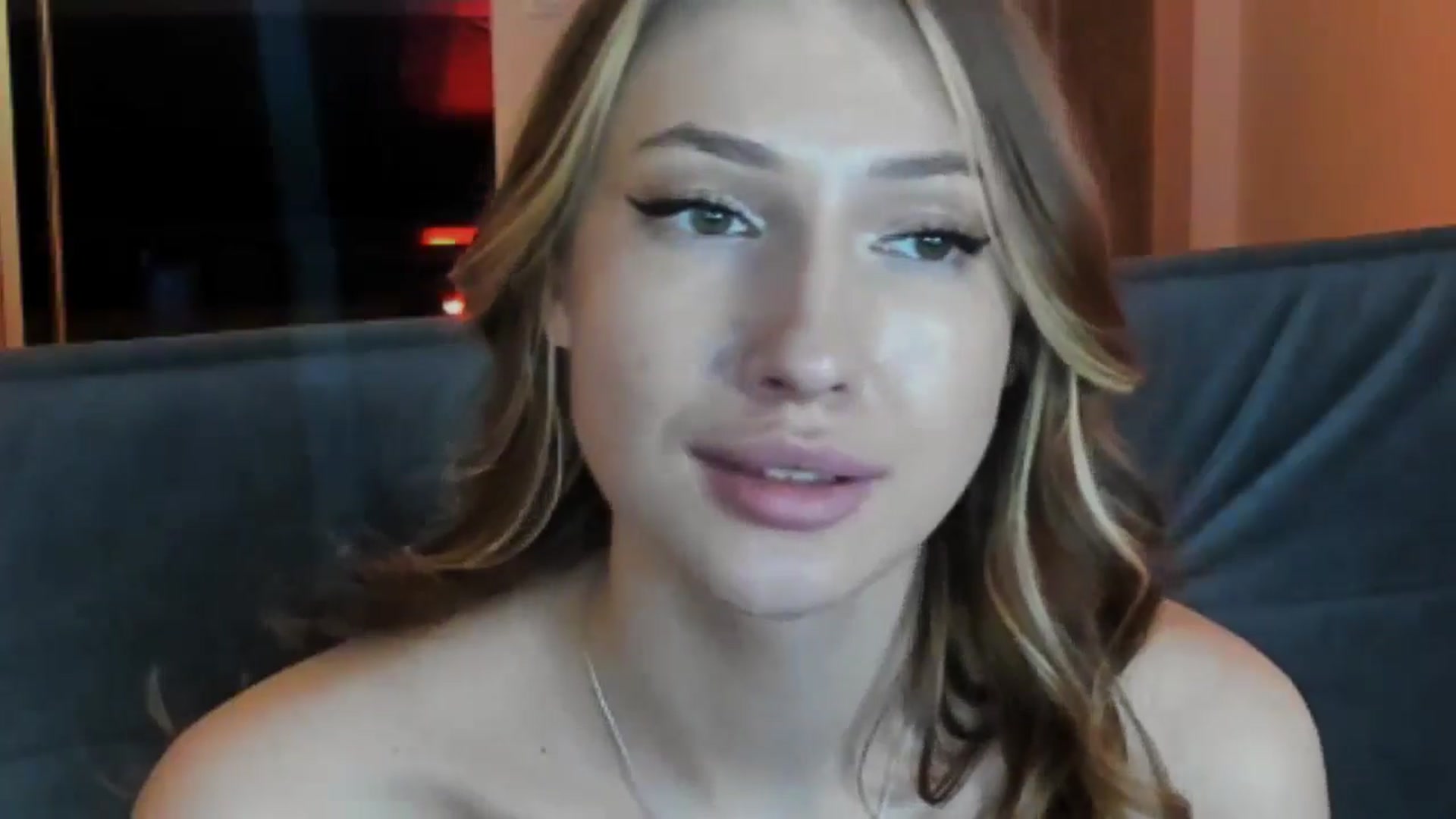 Gallery image thumbnail from LovelyGin's myfreecams stream on, 11/24/2025, 19:08 image 13 of 20