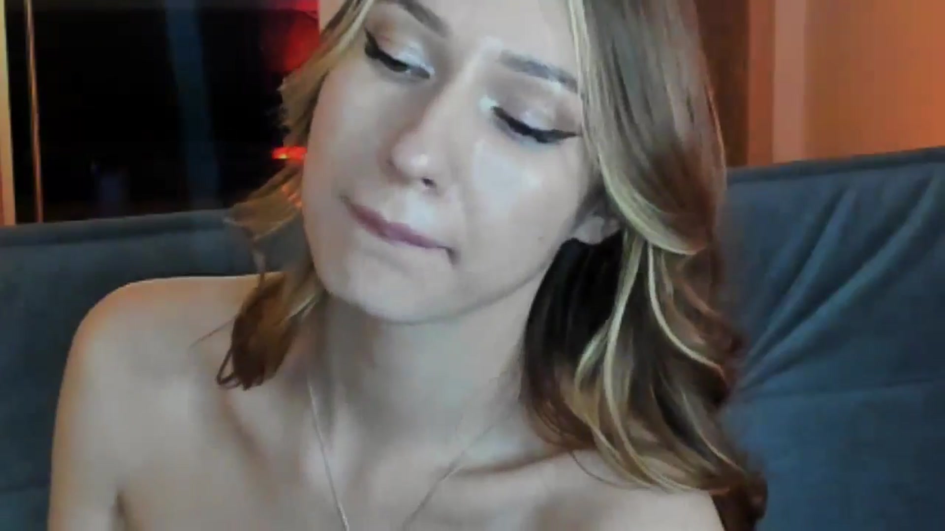 Gallery image thumbnail from LovelyGin's myfreecams stream on, 11/24/2025, 19:08 image 17 of 20