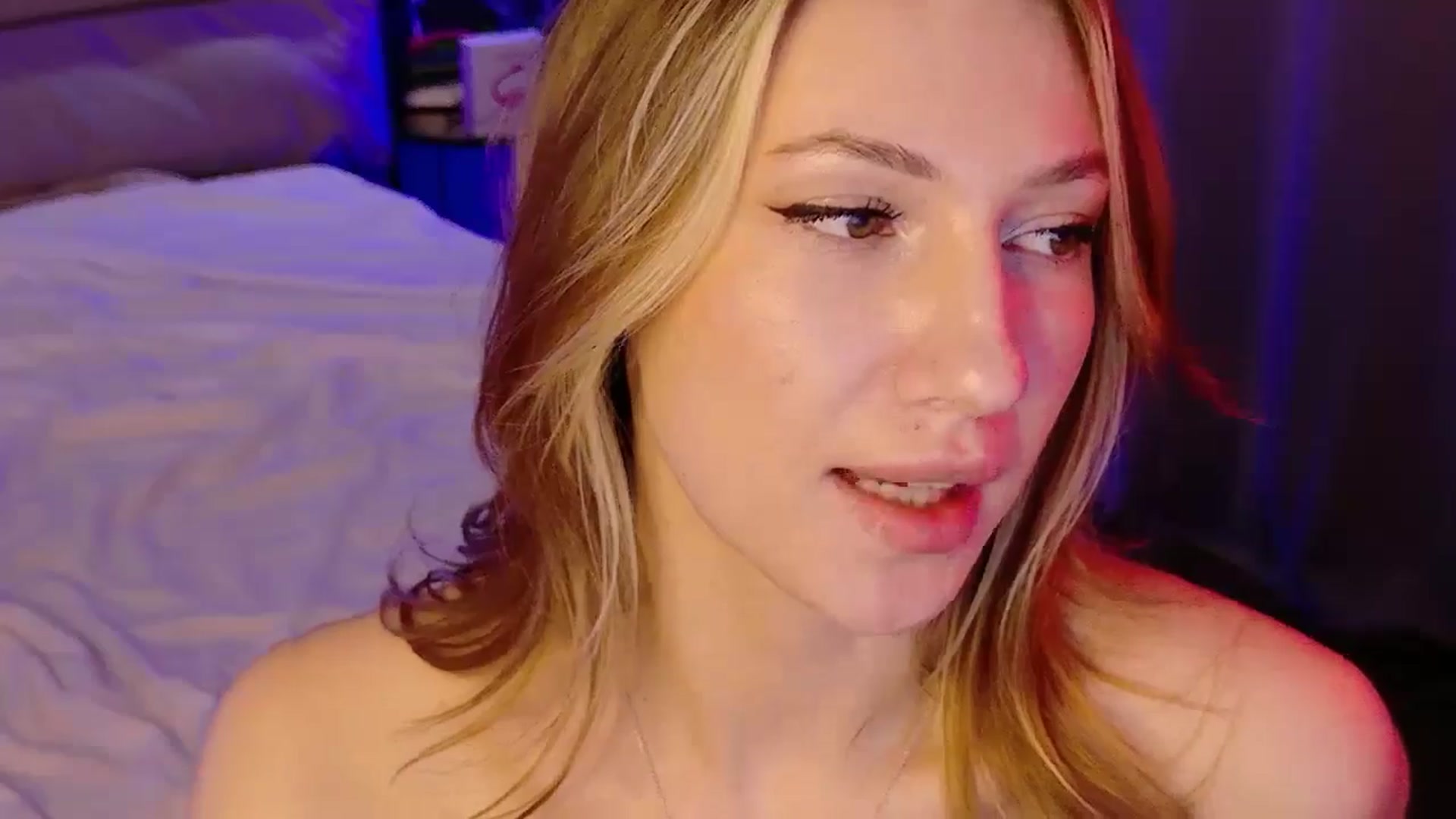 Gallery image thumbnail from LovelyGin's myfreecams stream on, 11/25/2025, 19:34 image 4 of 20