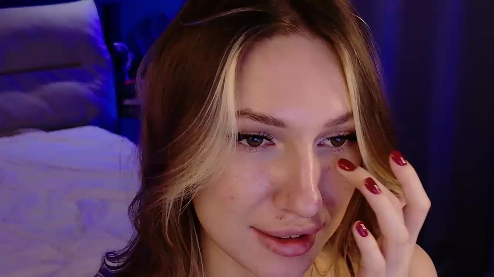 Gallery image thumbnail from LovelyGin's myfreecams stream on, 11/25/2025, 20:12 image 1 of 20