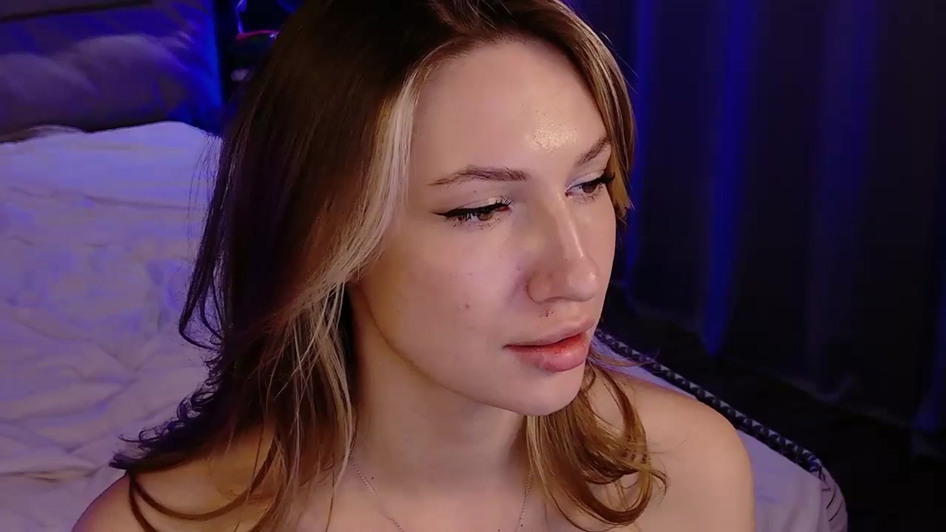 Gallery image thumbnail from LovelyGin's myfreecams stream on, 11/25/2025, 20:12 image 16 of 20