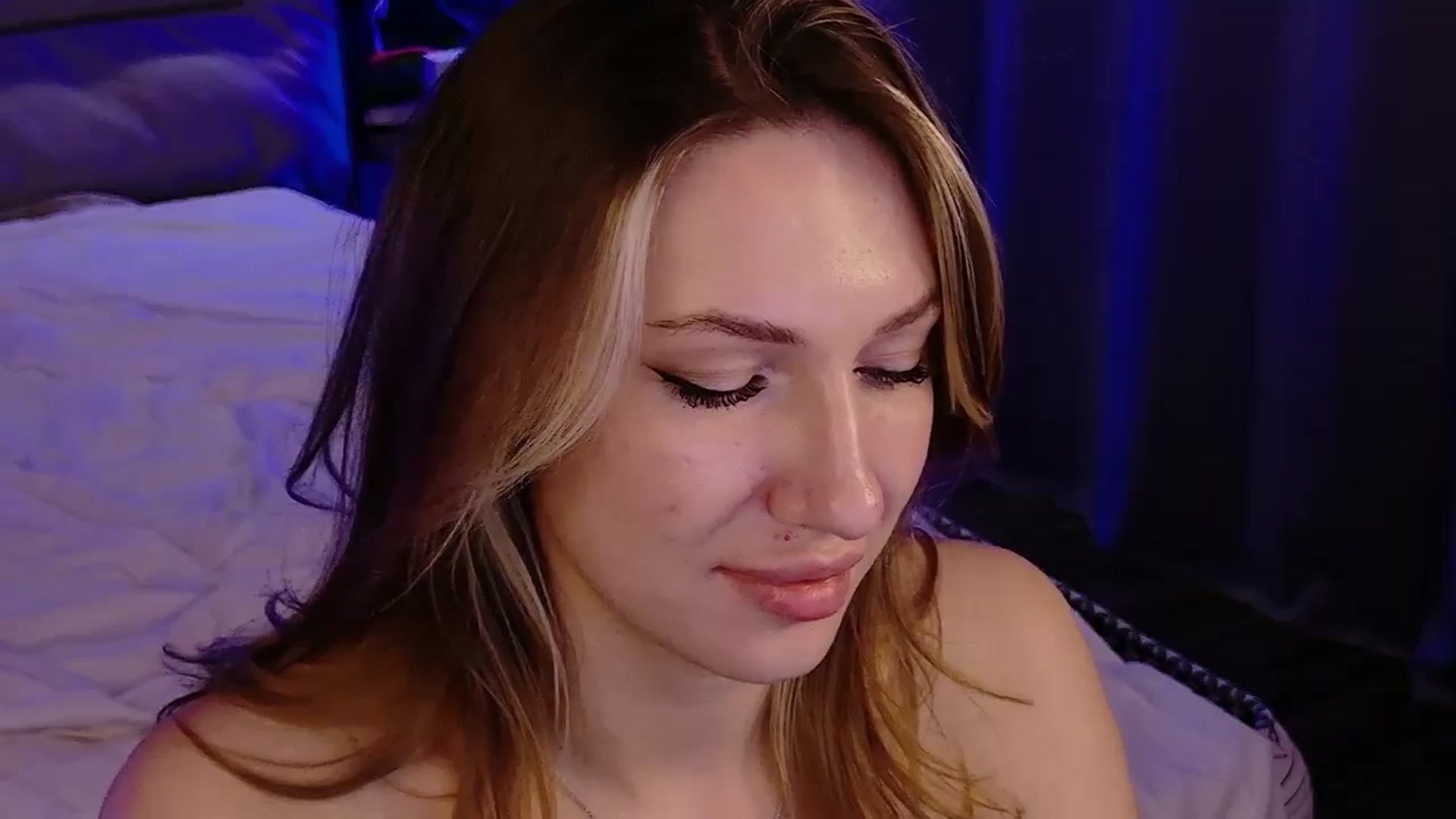 Gallery image thumbnail from LovelyGin's myfreecams stream on, 11/25/2025, 20:12 image 17 of 20