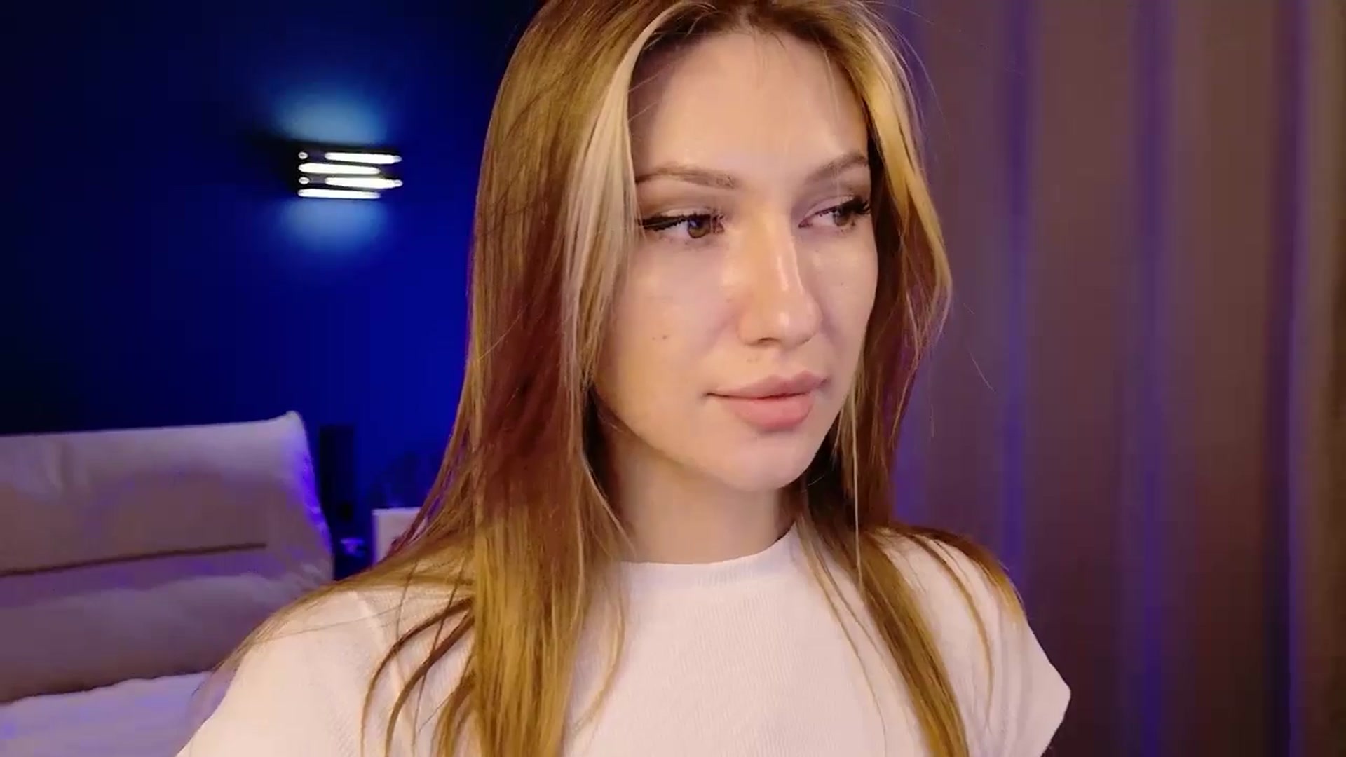 Gallery image thumbnail from LovelyGin's myfreecams stream on, 11/27/2025, 18:22 image 16 of 20