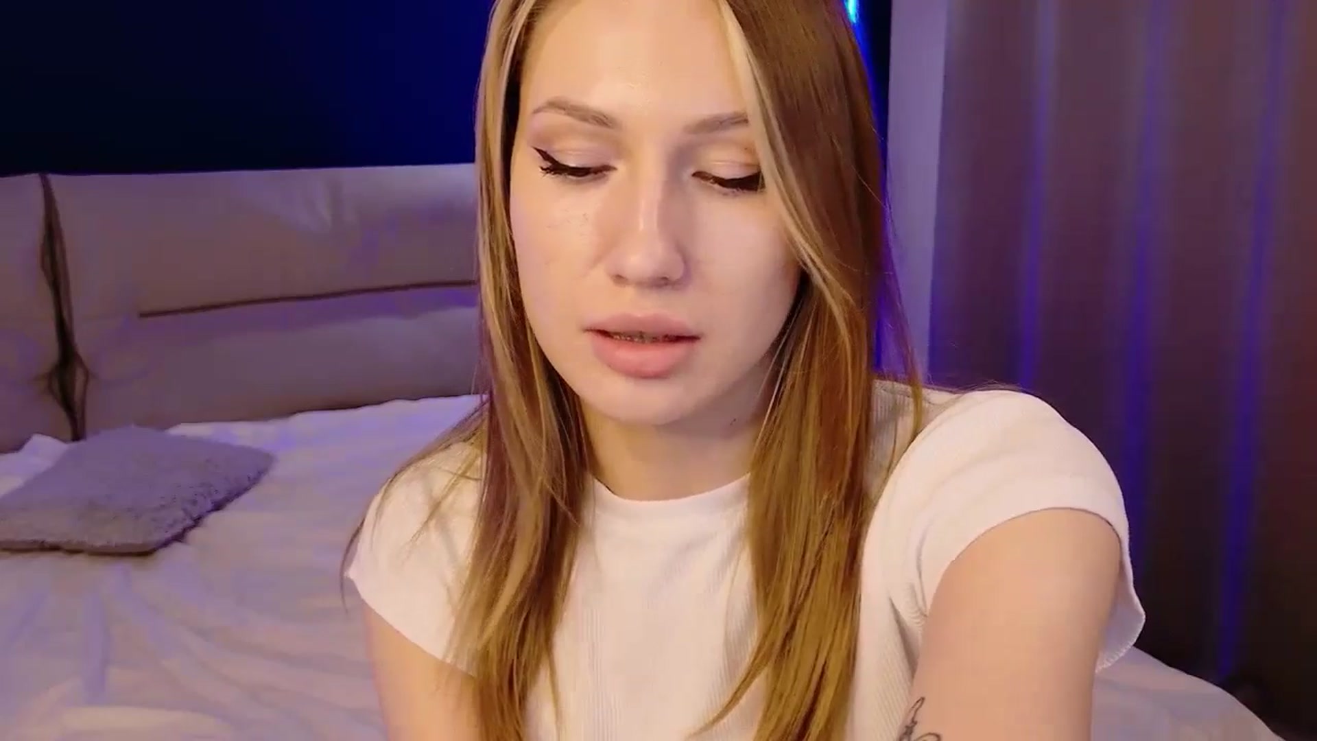 Gallery image thumbnail from LovelyGin's myfreecams stream on, 11/27/2025, 18:22 image 4 of 20