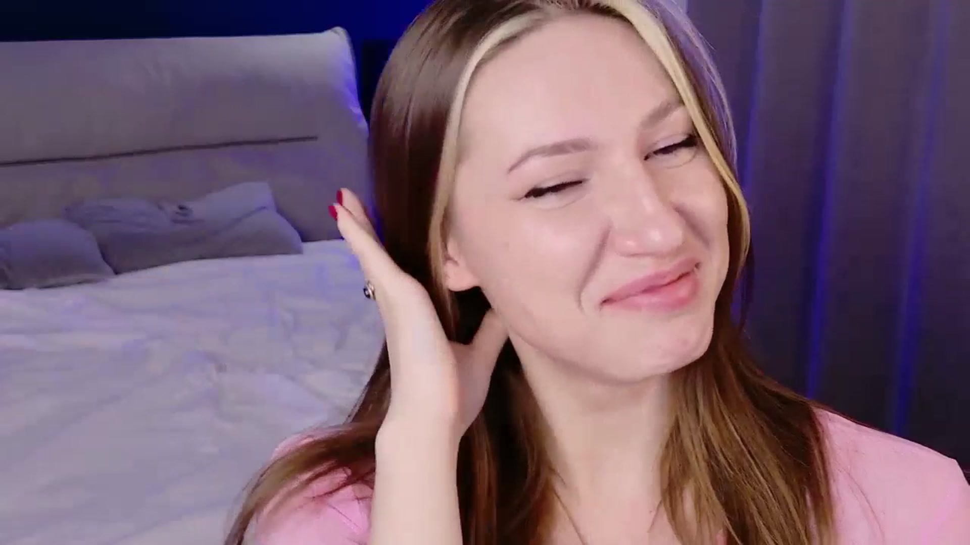 Gallery image thumbnail from LovelyGin's myfreecams stream on, 12/01/2025, 15:31 image 5 of 20