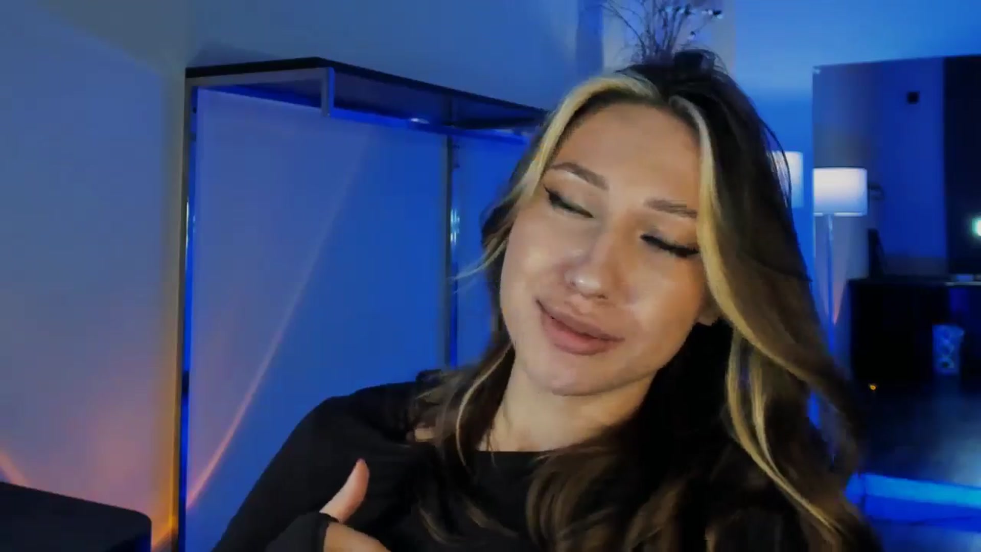 Gallery image thumbnail from LovelyGin's myfreecams stream on, 12/03/2025, 16:37 image 7 of 20
