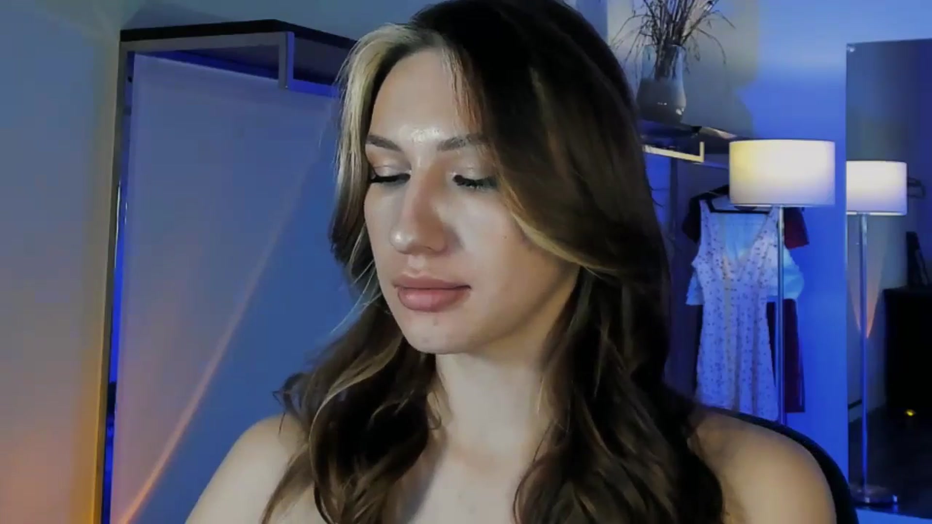 Gallery image thumbnail from LovelyGin's myfreecams stream on, 12/03/2025, 16:37 image 13 of 20