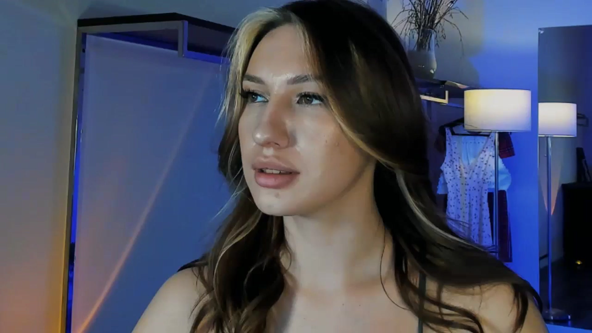 Gallery image thumbnail from LovelyGin's myfreecams stream on, 12/03/2025, 16:37 image 14 of 20