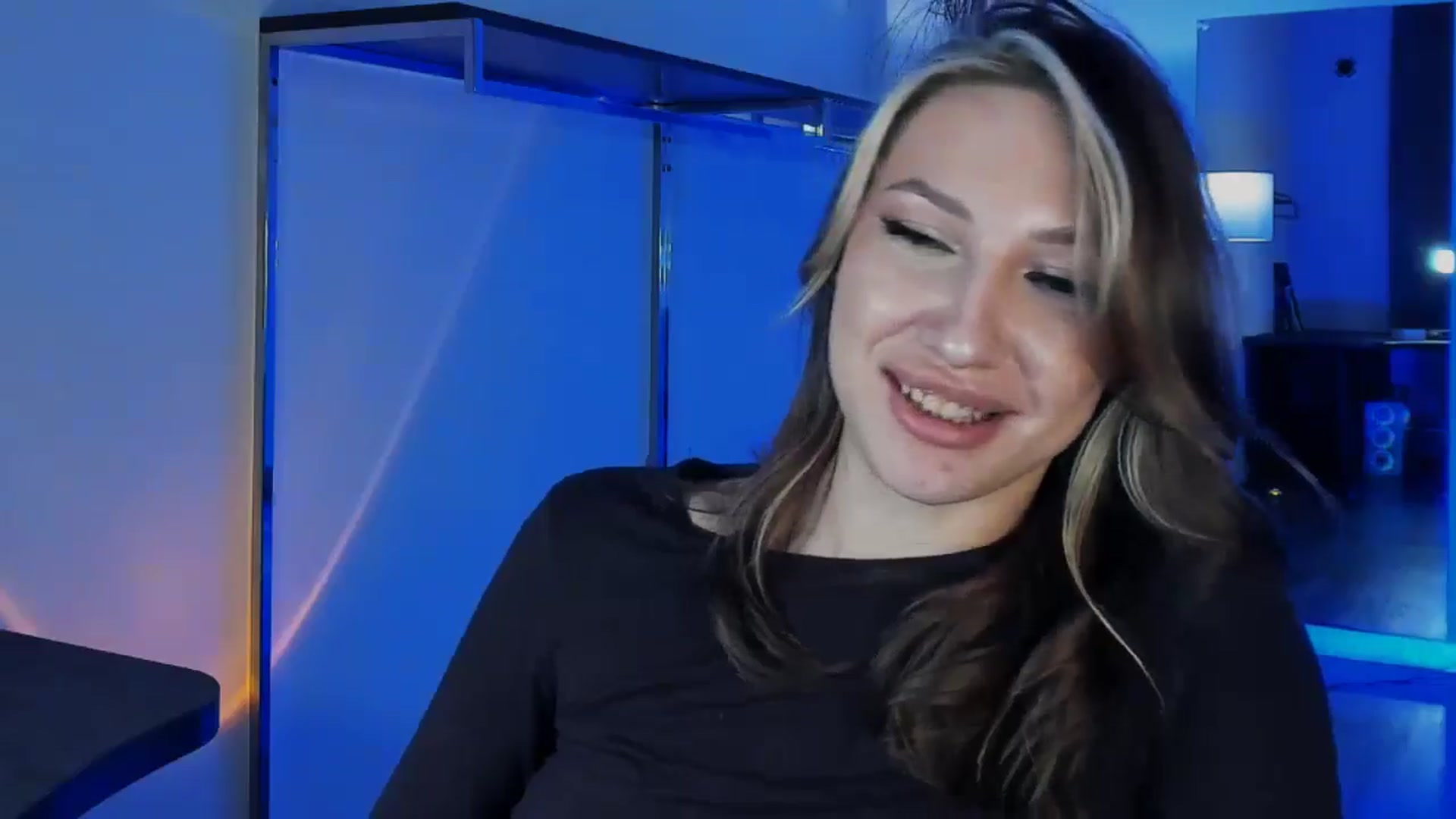 Gallery image thumbnail from LovelyGin's myfreecams stream on, 12/03/2025, 16:37 image 8 of 20