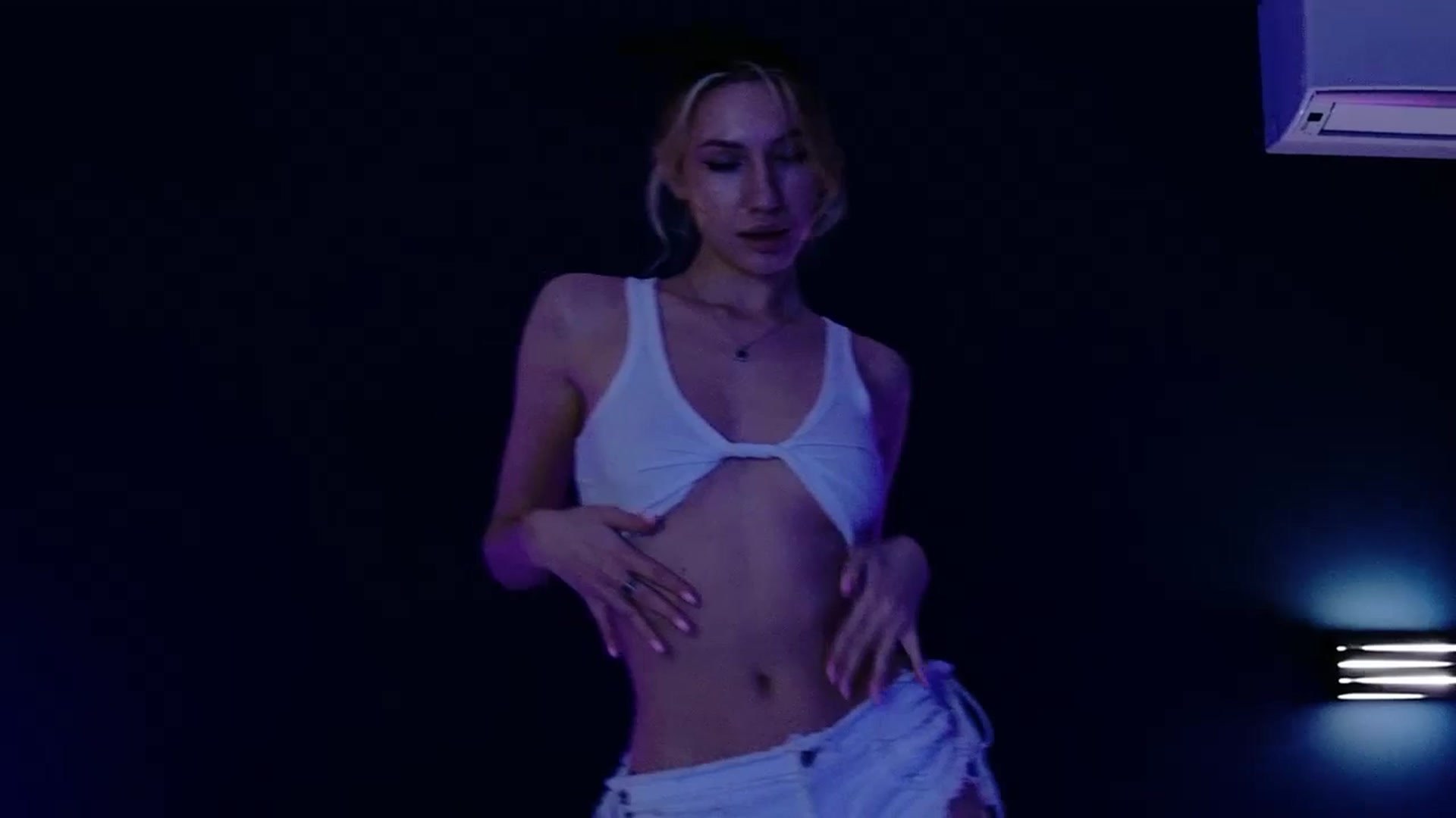 Gallery image thumbnail from LovelyGin's myfreecams stream on, 12/08/2025, 15:08 image 12 of 20