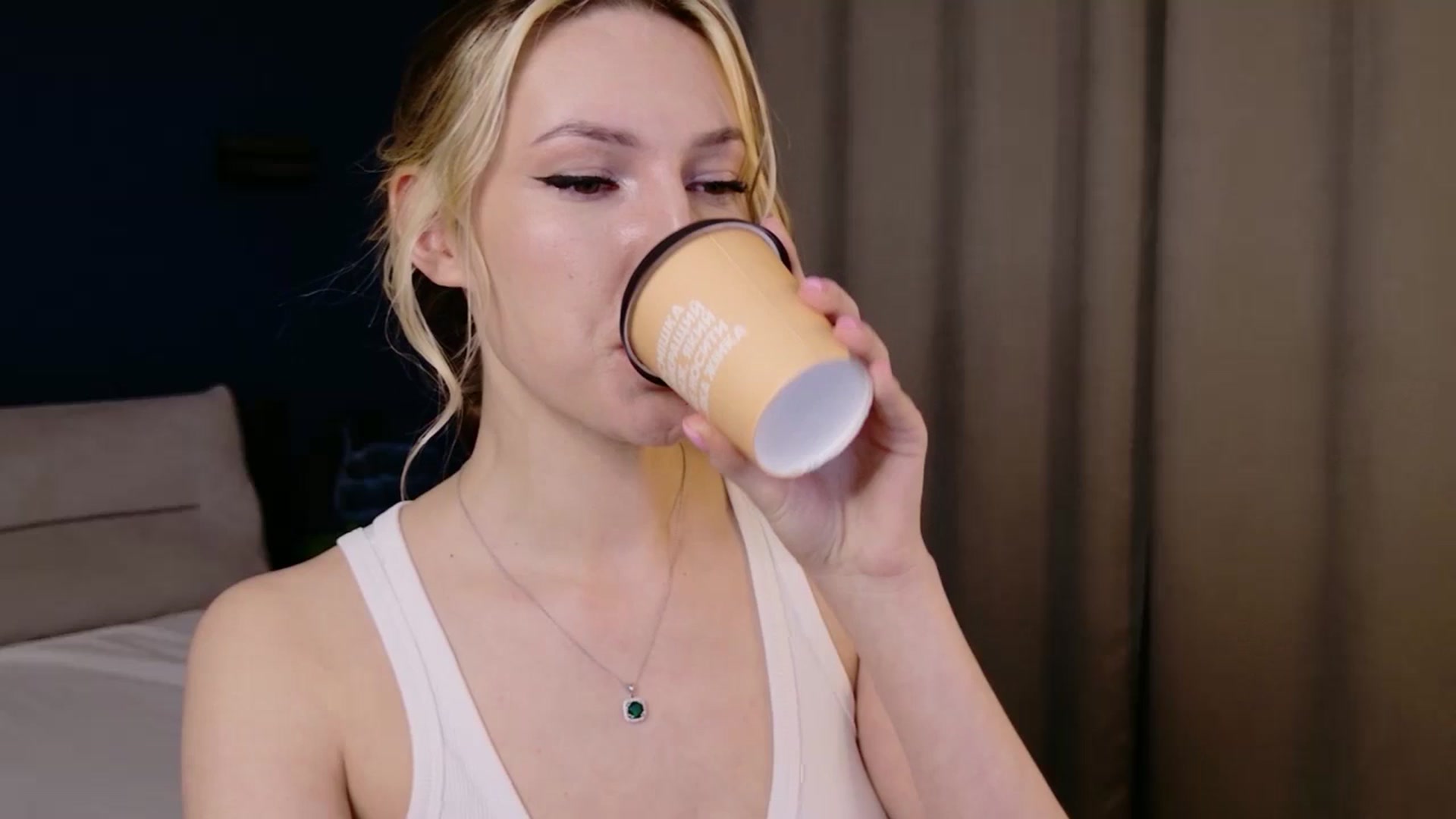 Gallery image thumbnail from LovelyGin's myfreecams stream on, 12/08/2025, 15:08 image 3 of 20