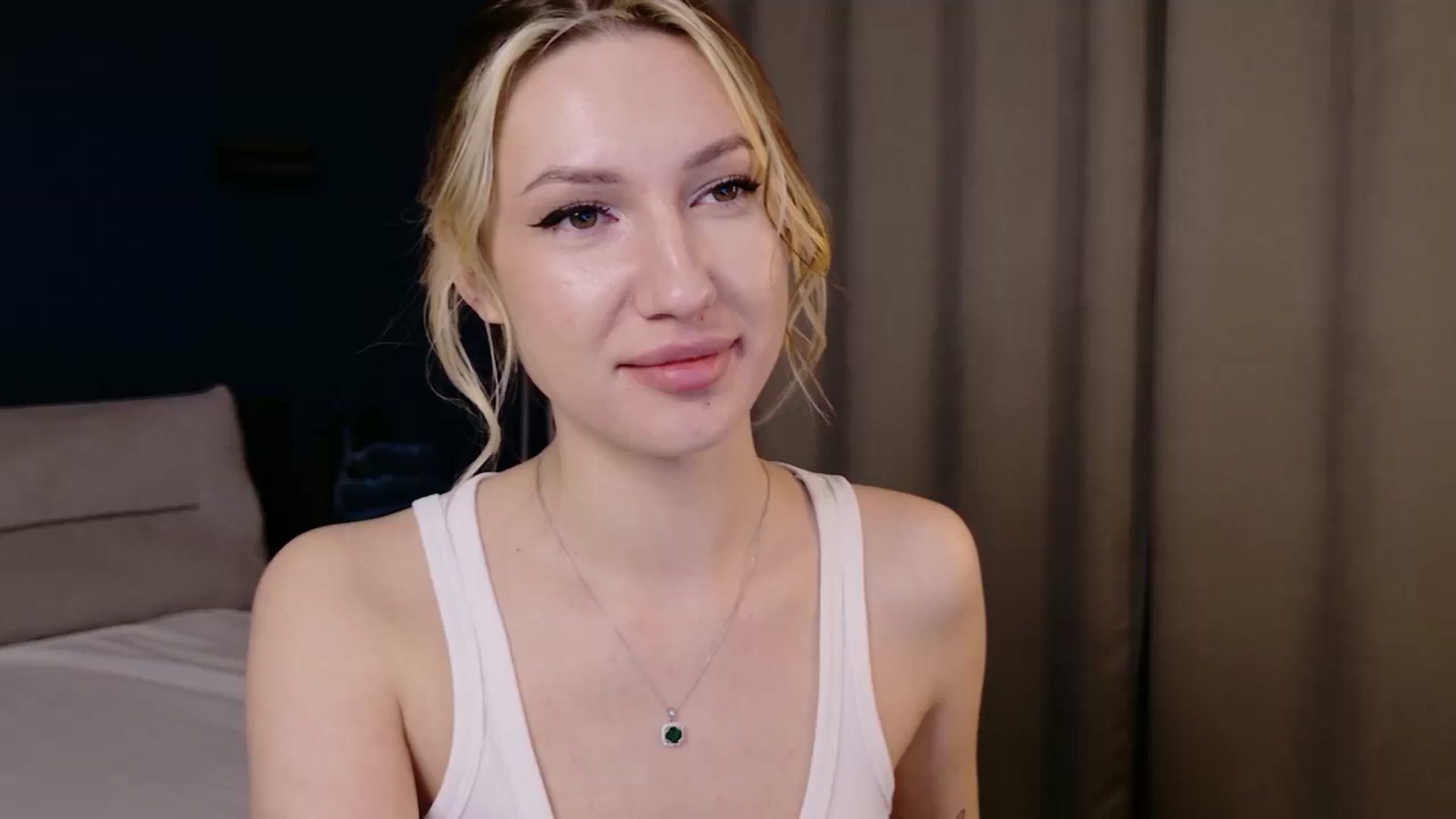 Gallery image thumbnail from LovelyGin's myfreecams stream on, 12/08/2025, 15:08 image 2 of 20