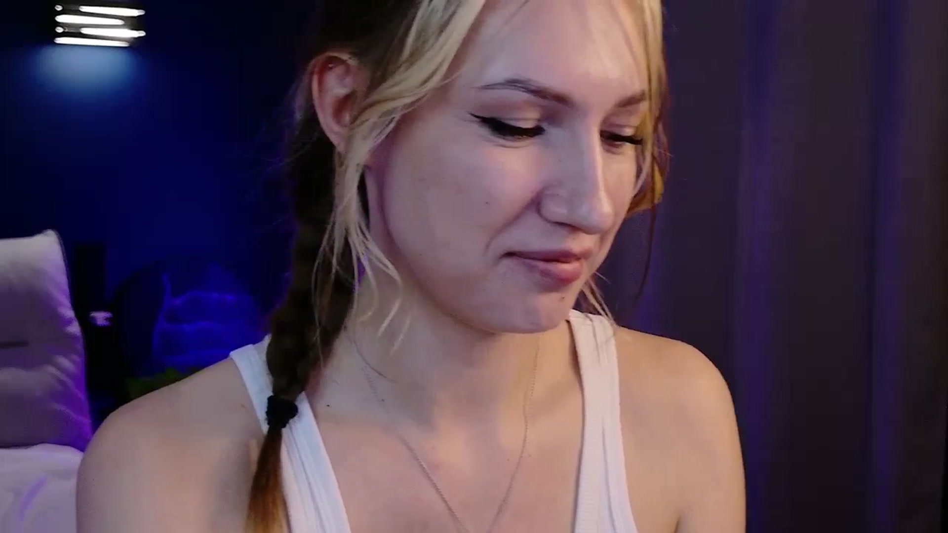 Gallery image thumbnail from LovelyGin's myfreecams stream on, 12/08/2025, 20:17 image 4 of 20