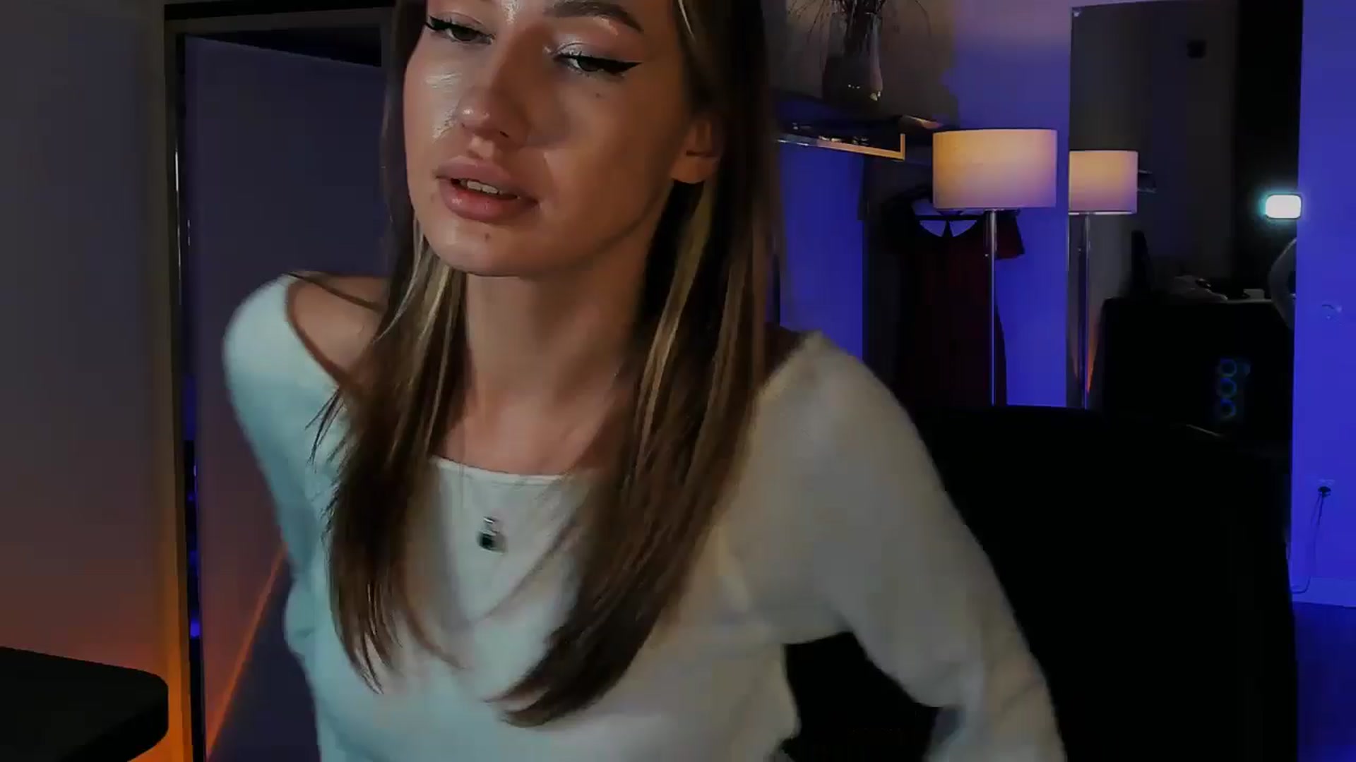 Gallery image thumbnail from LovelyGin's myfreecams stream on, 12/09/2025, 17:07 image 17 of 20