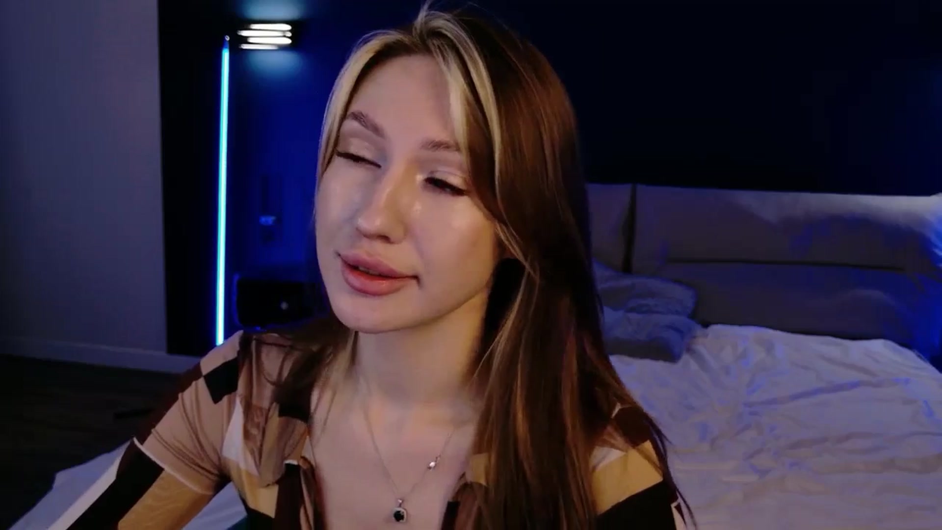 Gallery image thumbnail from LovelyGin's myfreecams stream on, 12/15/2025, 15:39 image 11 of 20