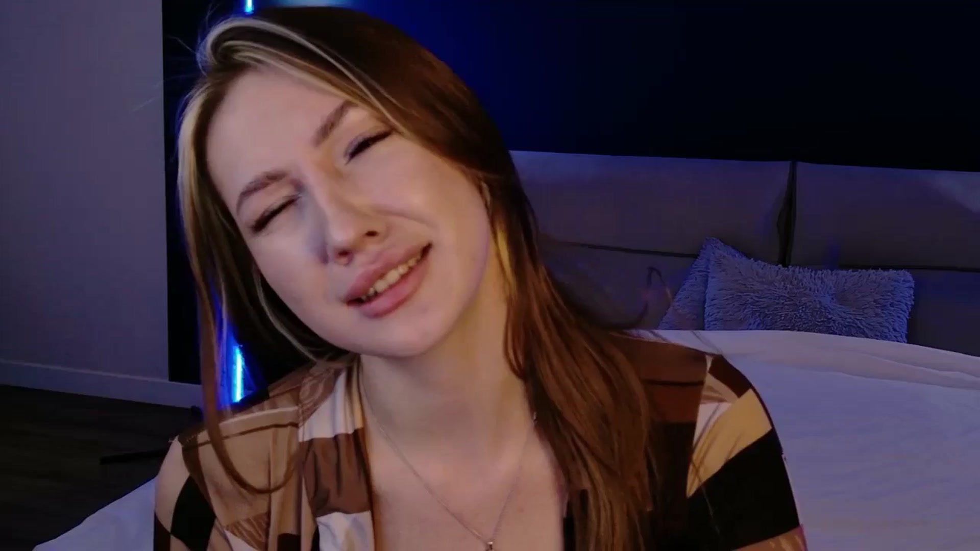 Gallery image thumbnail from LovelyGin's myfreecams stream on, 12/15/2025, 15:39 image 3 of 20