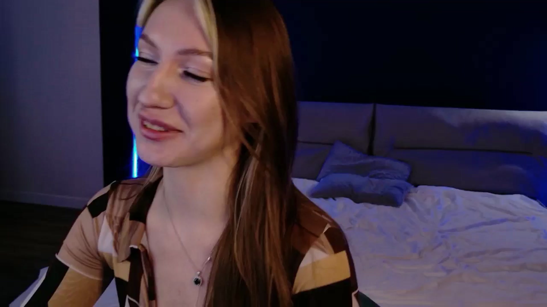 Gallery image thumbnail from LovelyGin's myfreecams stream on, 12/15/2025, 15:39 image 13 of 20