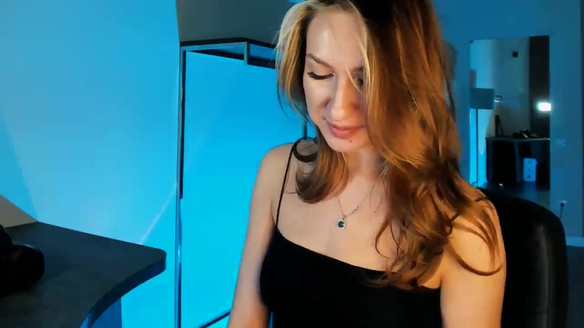 Gallery image thumbnail from LovelyGin's myfreecams stream on, 12/18/2025, 18:05 image 3 of 20