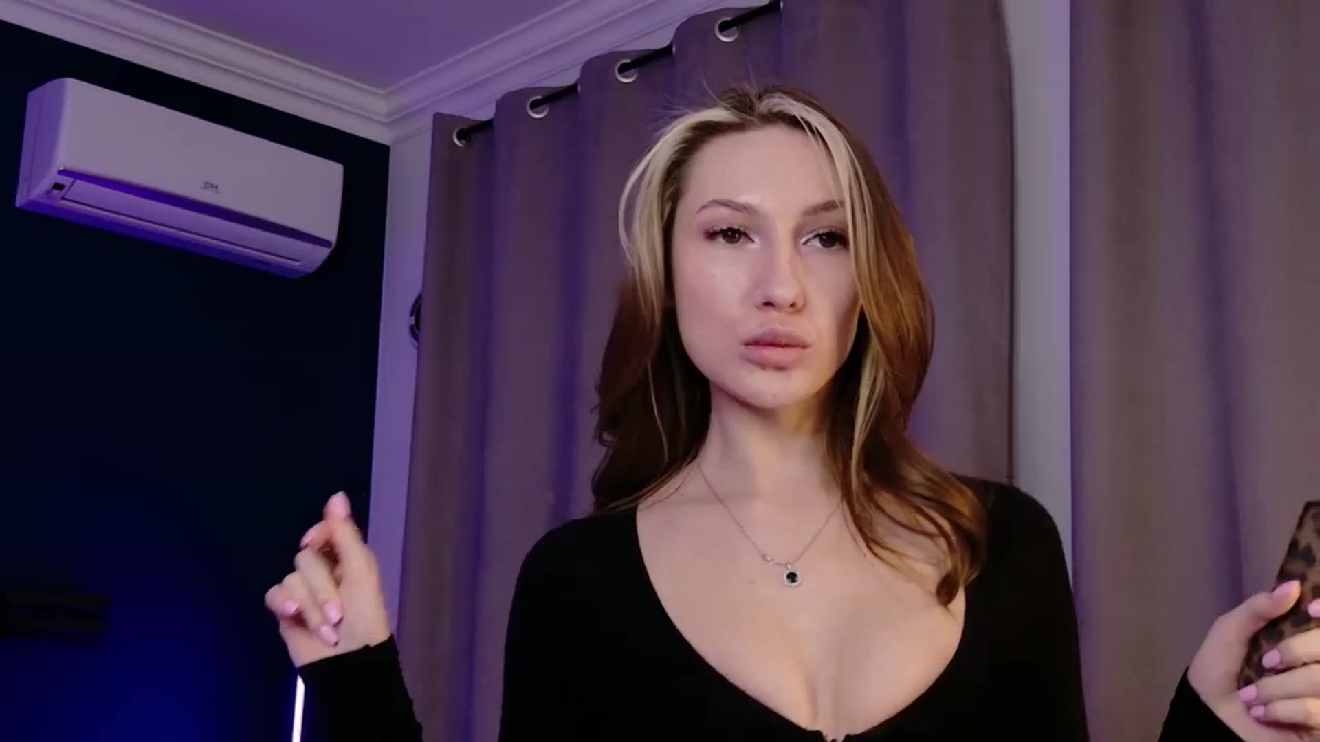 Gallery image thumbnail from LovelyGin's myfreecams stream on, 12/19/2025, 15:17 image 8 of 20