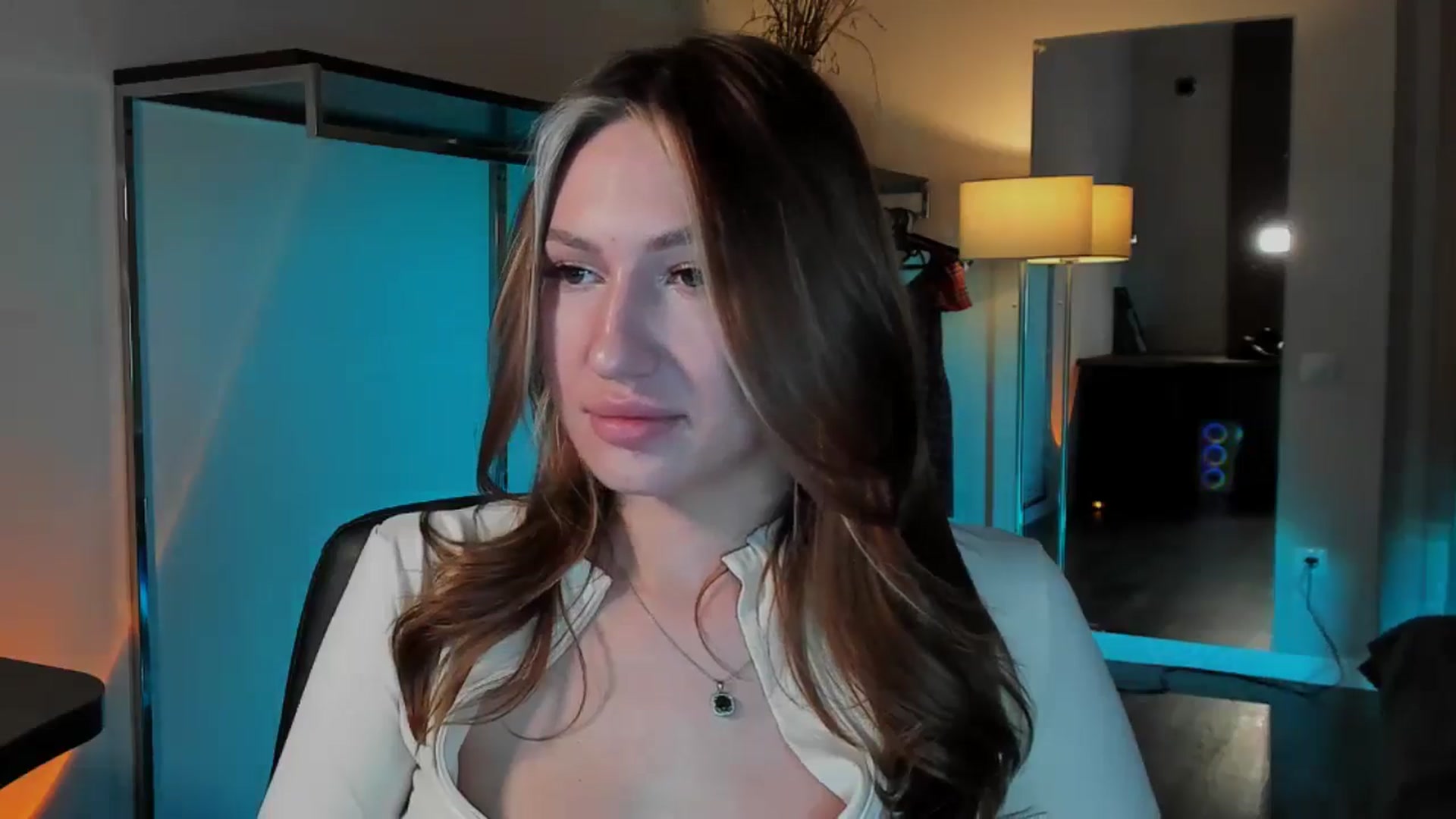 Gallery image thumbnail from LovelyGin's myfreecams stream on, 12/22/2025, 17:25 image 4 of 20