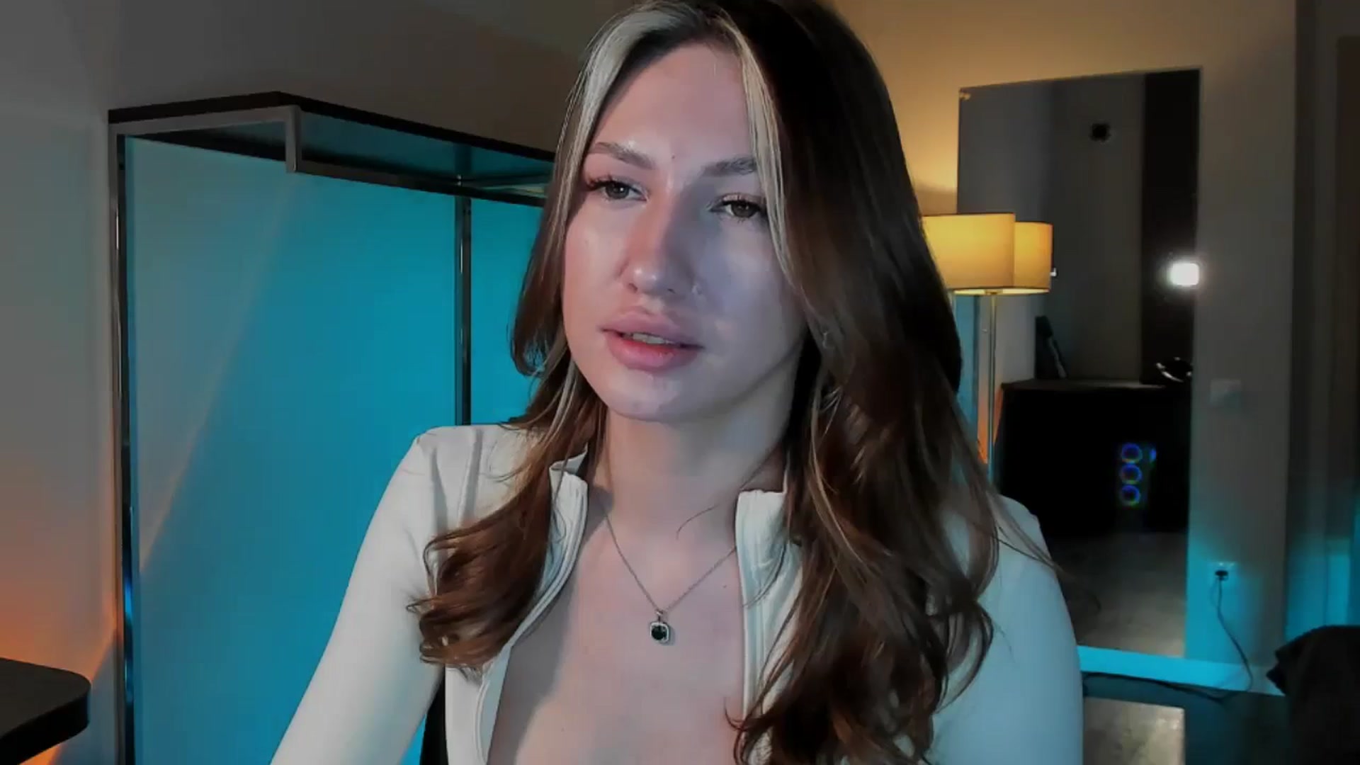 Gallery image thumbnail from LovelyGin's myfreecams stream on, 12/22/2025, 17:25 image 12 of 20