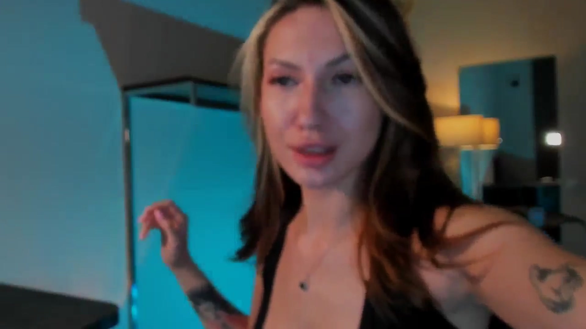 Gallery image thumbnail from LovelyGin's myfreecams stream on, 12/22/2025, 19:24 image 16 of 20