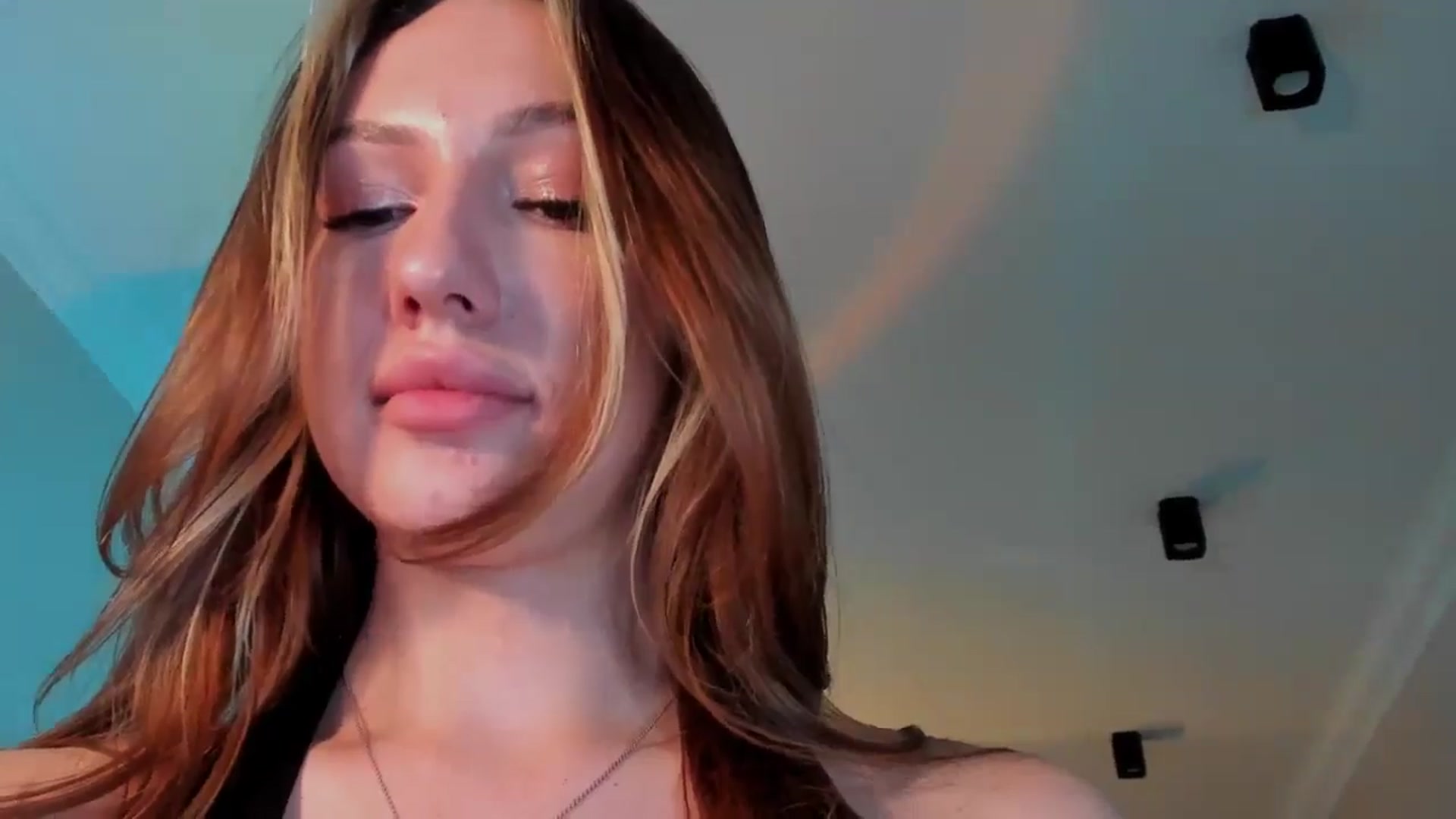 Gallery image thumbnail from LovelyGin's myfreecams stream on, 12/22/2025, 19:24 image 15 of 20
