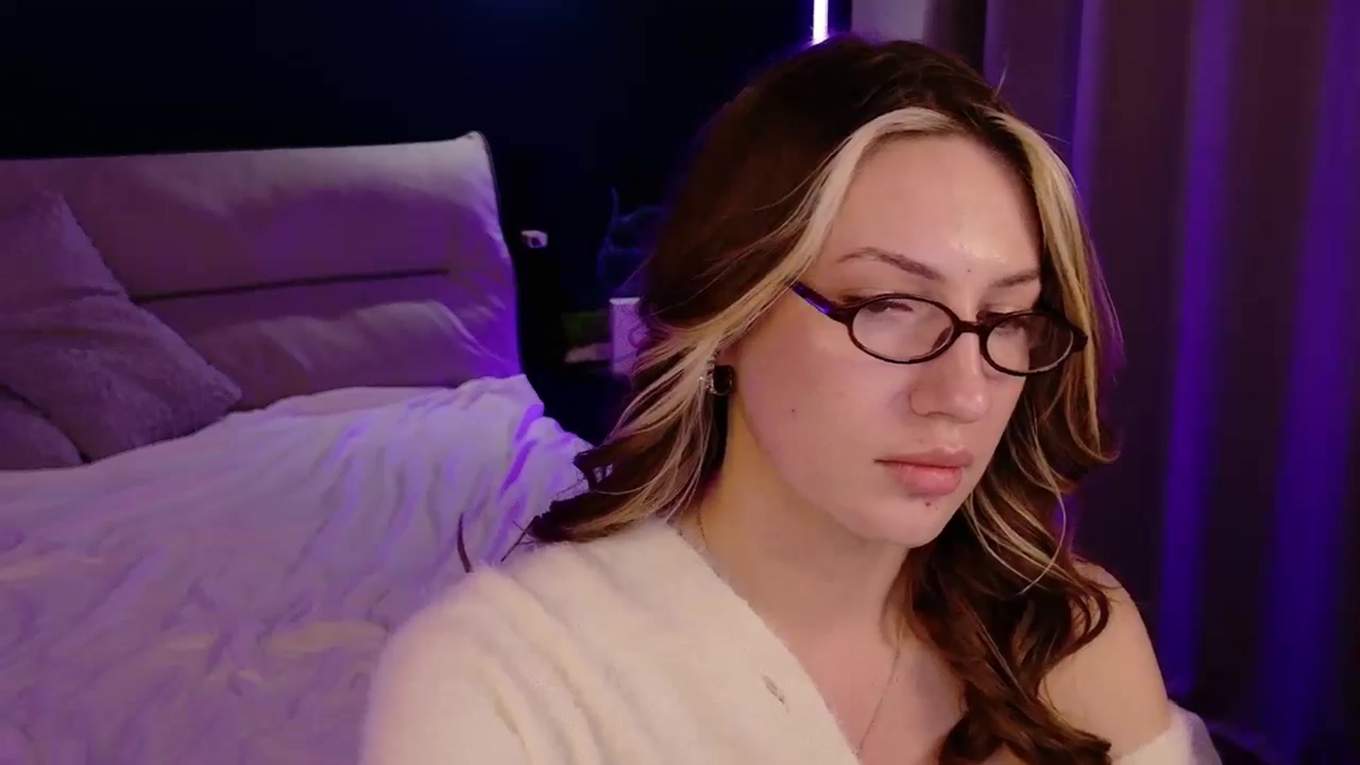 Gallery image thumbnail from LovelyGin's myfreecams stream on, 12/23/2025, 16:31 image 15 of 20