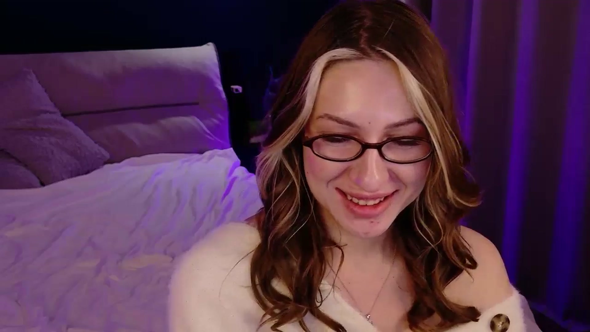 Gallery image thumbnail from LovelyGin's myfreecams stream on, 12/23/2025, 16:31 image 13 of 20